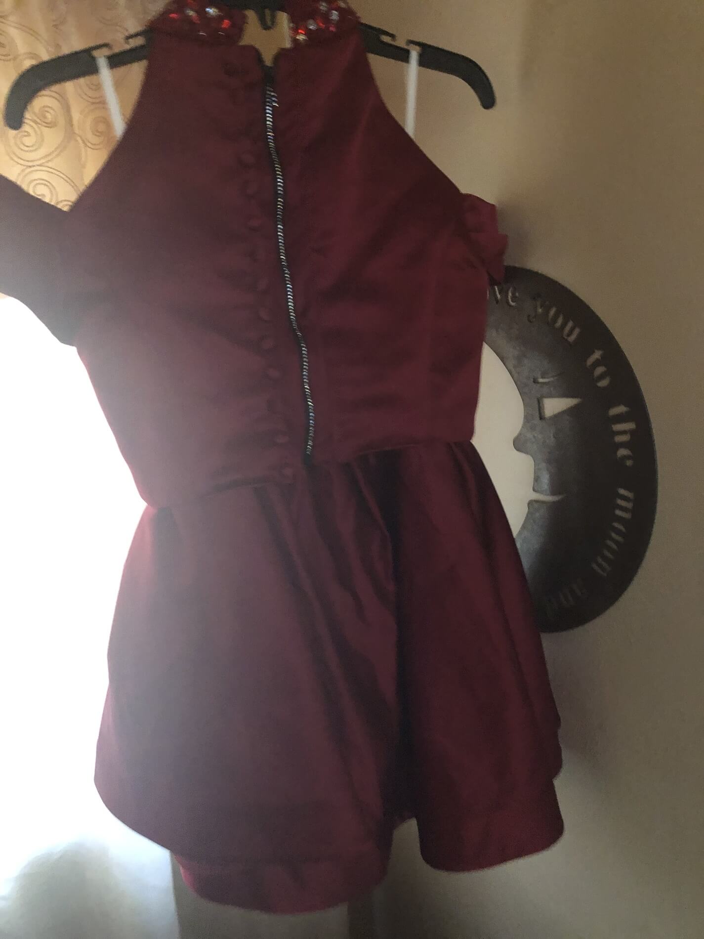 Size 4 Homecoming Off The Shoulder Burgundy Red Cocktail Dress on Queenly