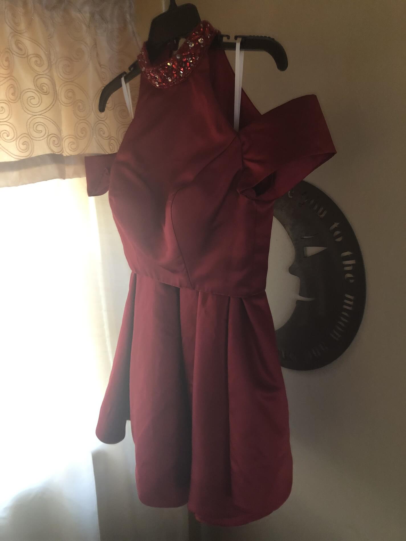 Size 4 Homecoming Off The Shoulder Burgundy Red Cocktail Dress on Queenly