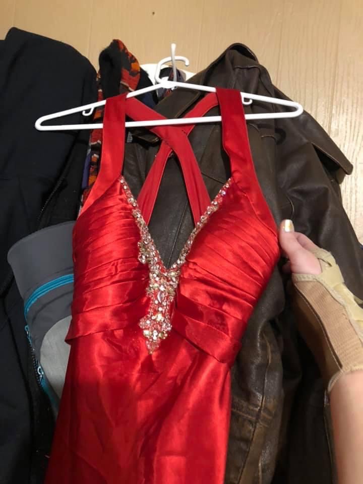 Size 2 Prom Satin Red Side Slit Dress on Queenly