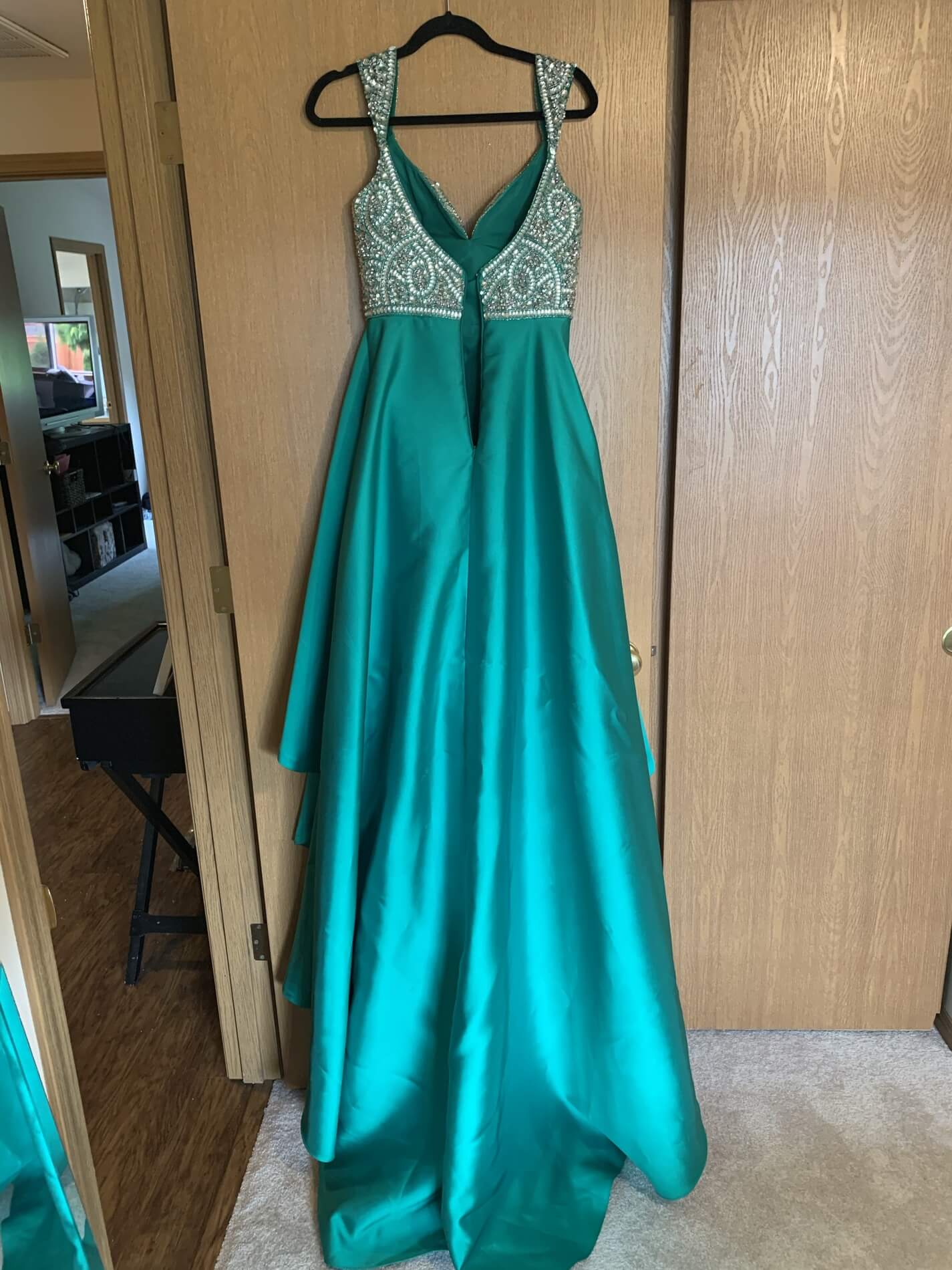 Size 4 Pageant Plunge Green Dress With Train on Queenly