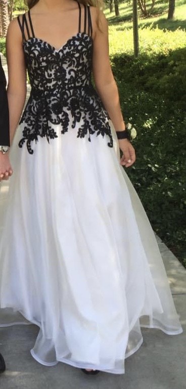 Size 8 Prom Lace White Ball Gown on Queenly