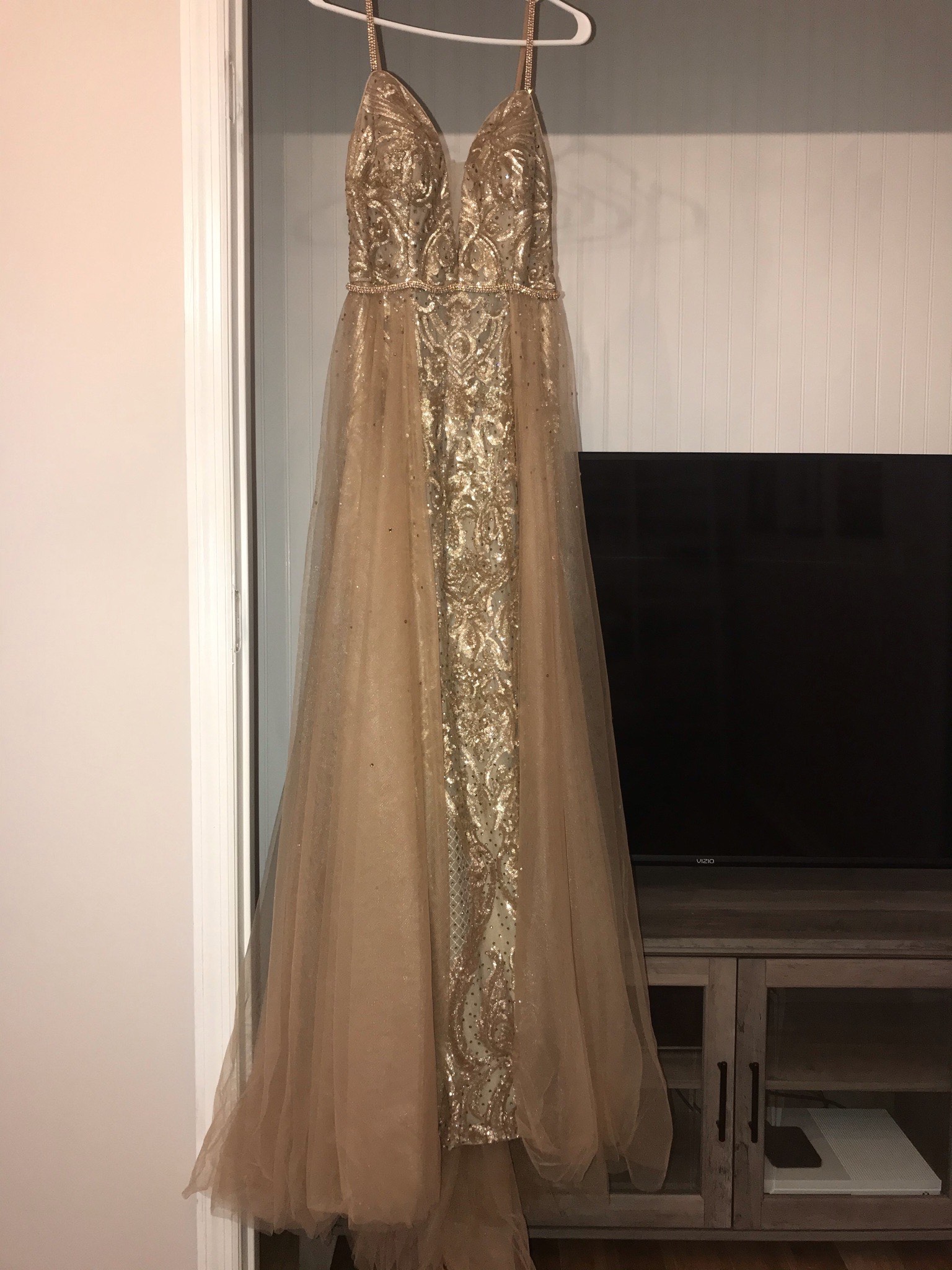 Size 2 Prom Lace Gold A-line Dress on Queenly
