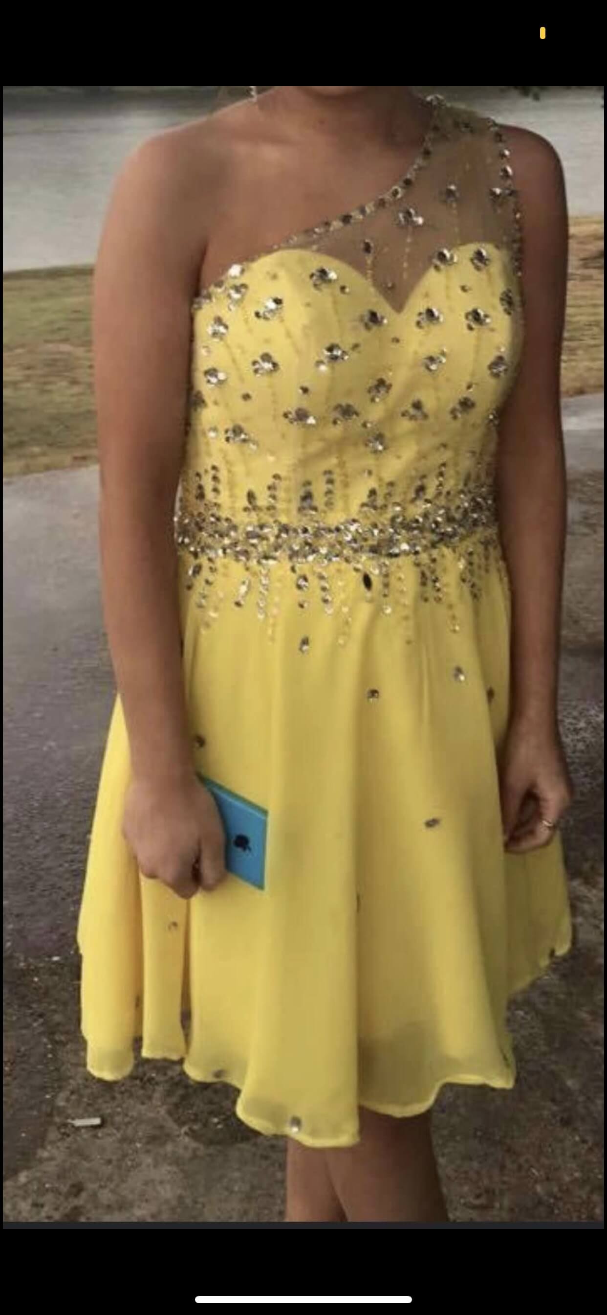 Size 4 Homecoming Yellow Cocktail Dress on Queenly