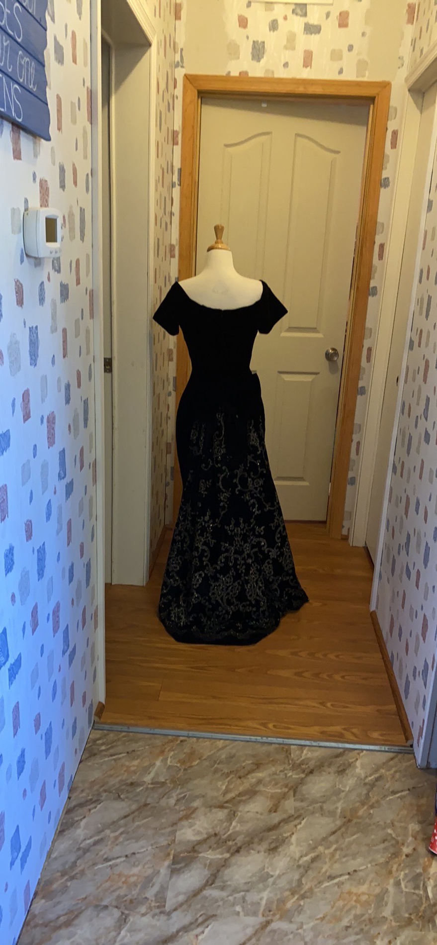 Size 2 Prom Off The Shoulder Velvet Black Dress With Train on Queenly