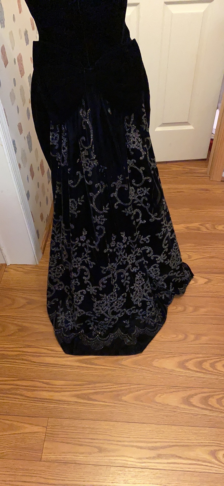 Size 2 Prom Off The Shoulder Velvet Black Dress With Train on Queenly
