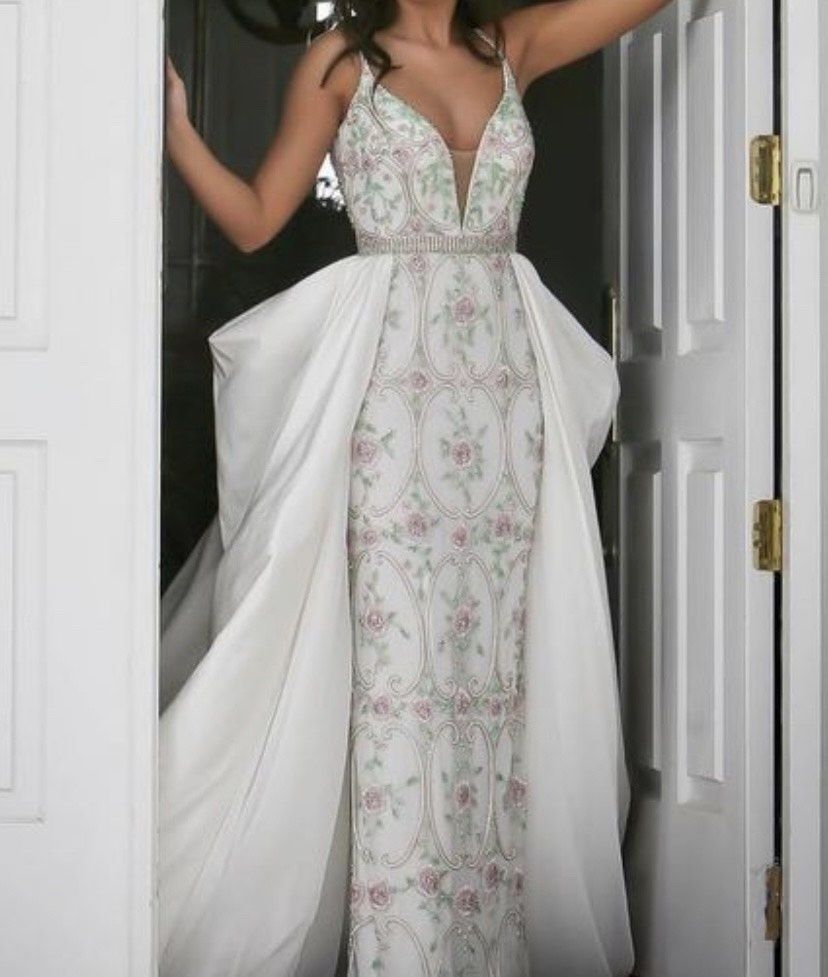 Sherri Hill Size 2 Prom Plunge Sequined White Dress With Train on Queenly