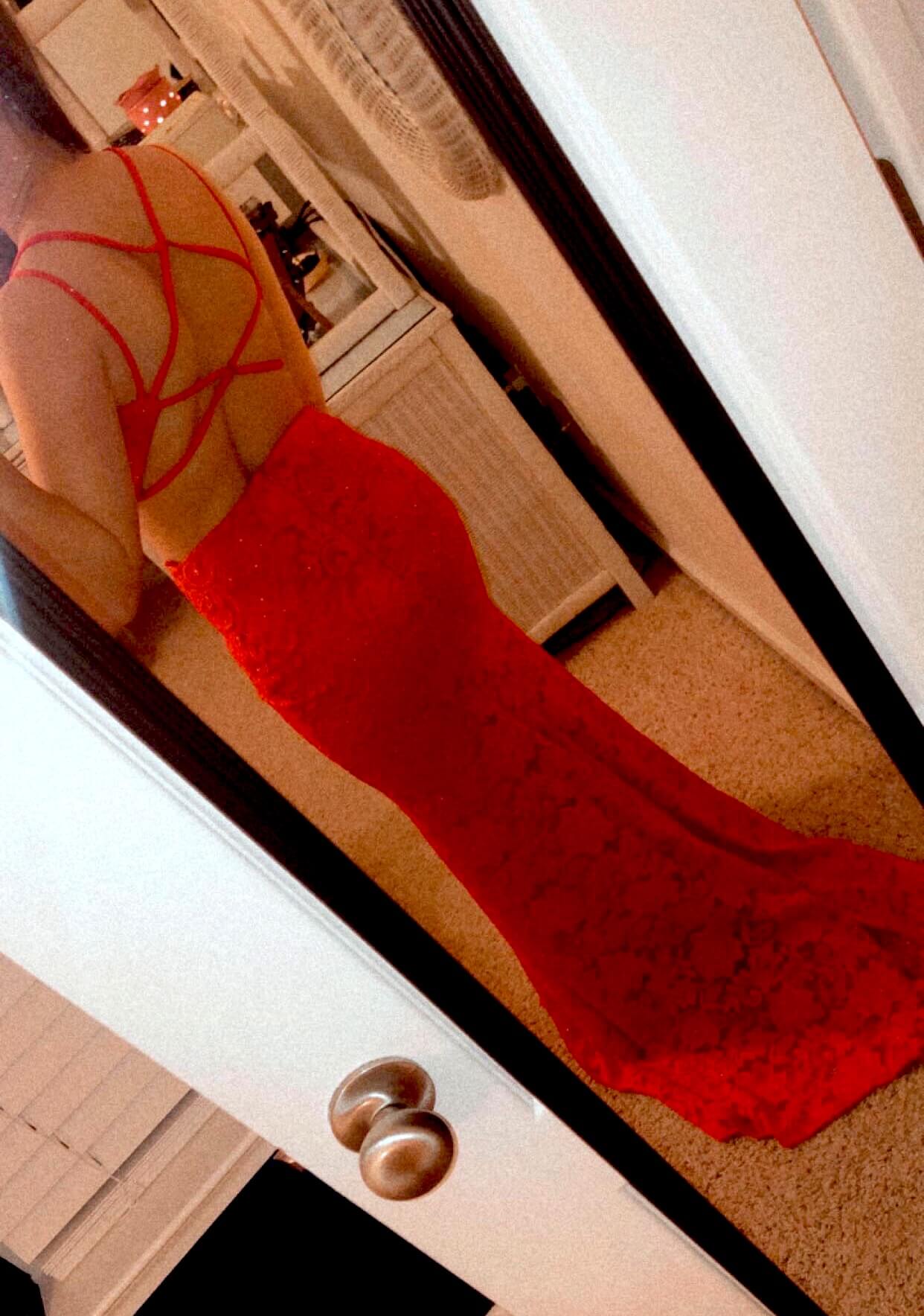Size 2 Prom Plunge Lace Red Mermaid Dress on Queenly