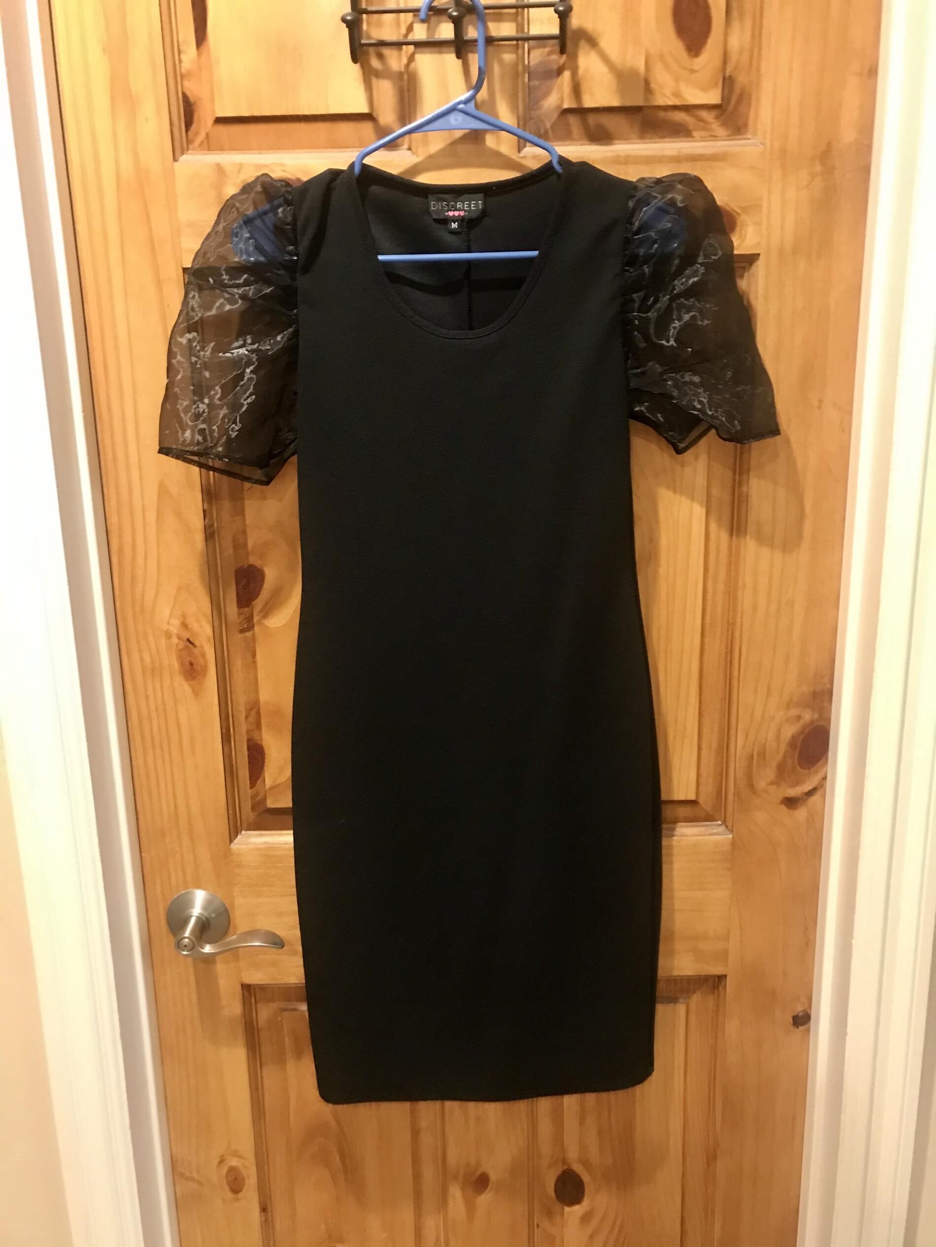 Size 4 Wedding Guest Black Cocktail Dress on Queenly