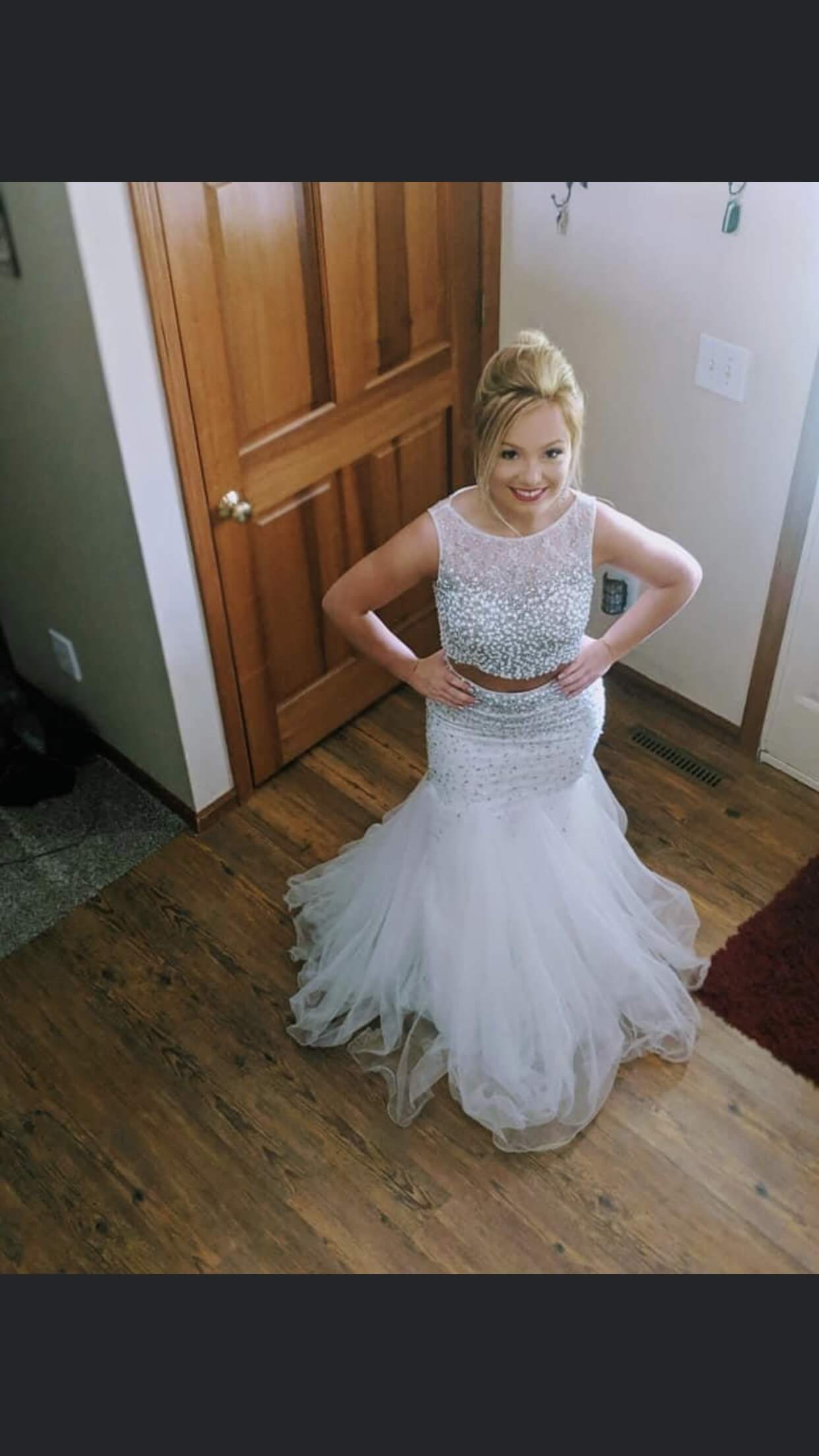 Size 4 Prom White Mermaid Dress on Queenly
