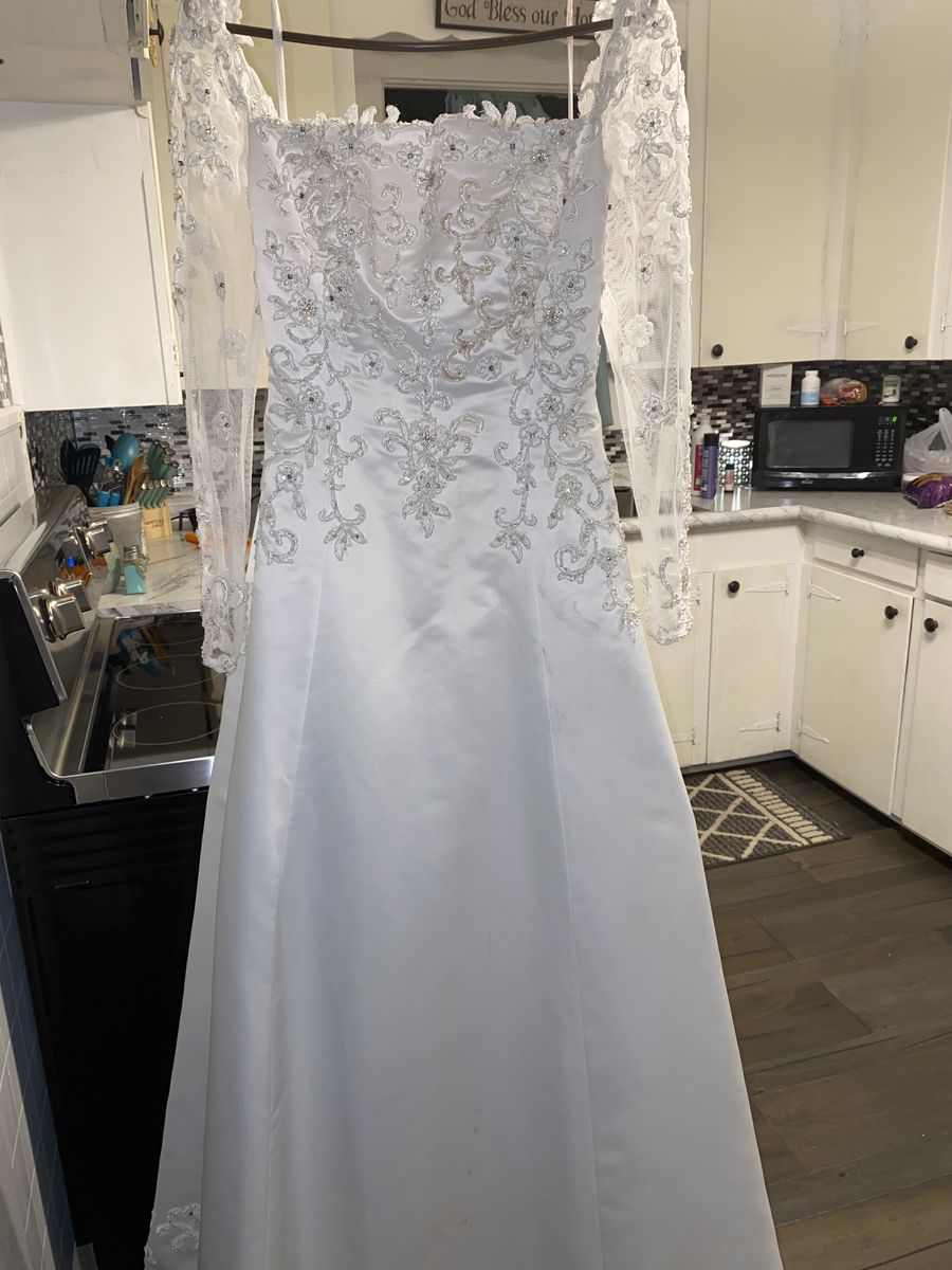 Size 12 Wedding Long Sleeve White Dress With Train on Queenly