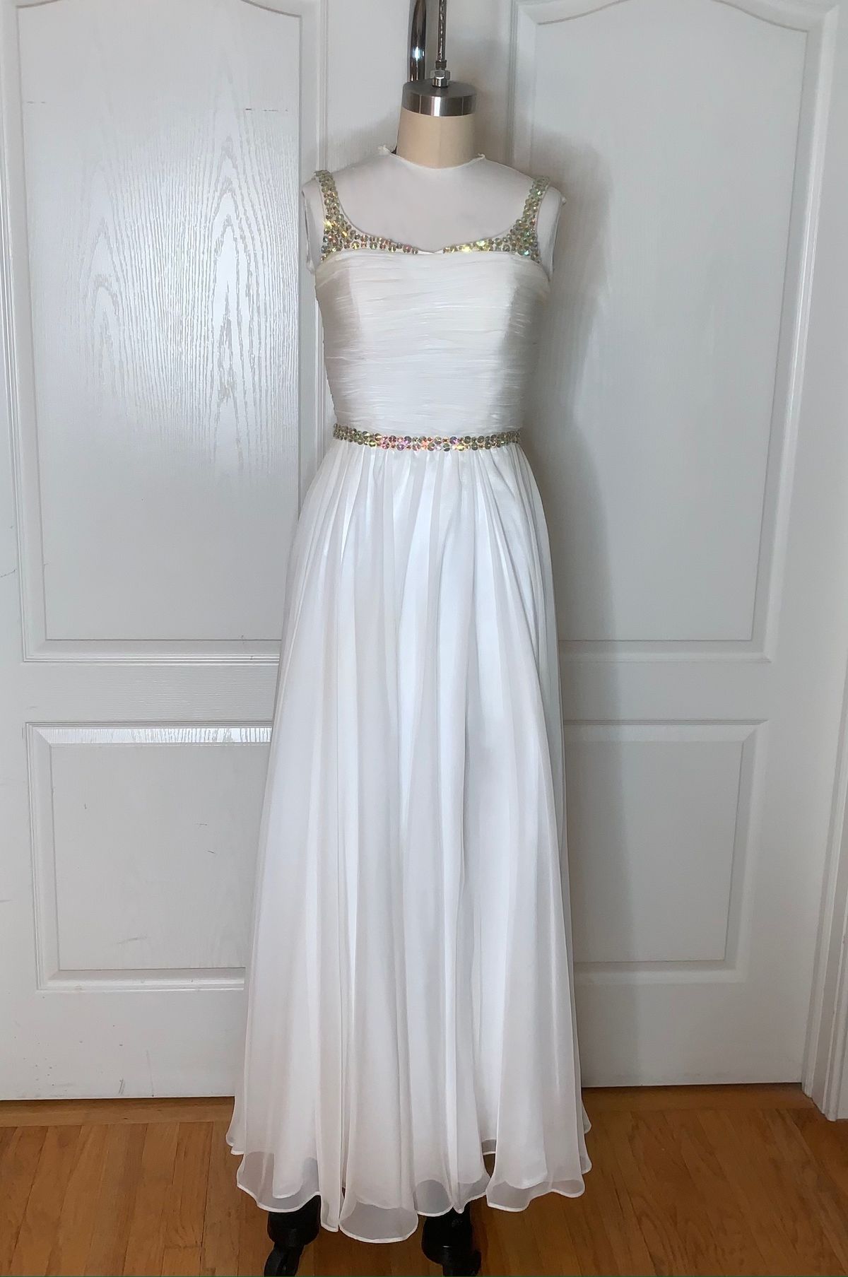 Size 00 Prom White Floor Length Maxi on Queenly