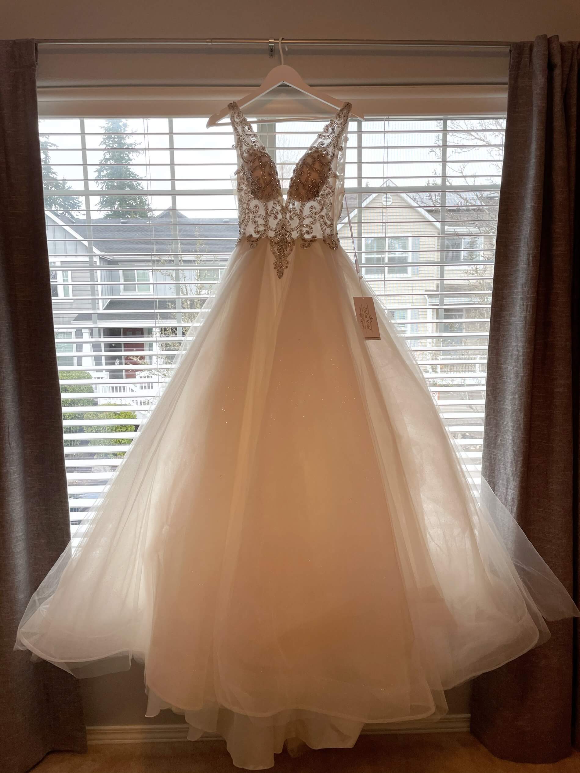Size 2 Wedding Plunge Lace White Ball Gown on Queenly