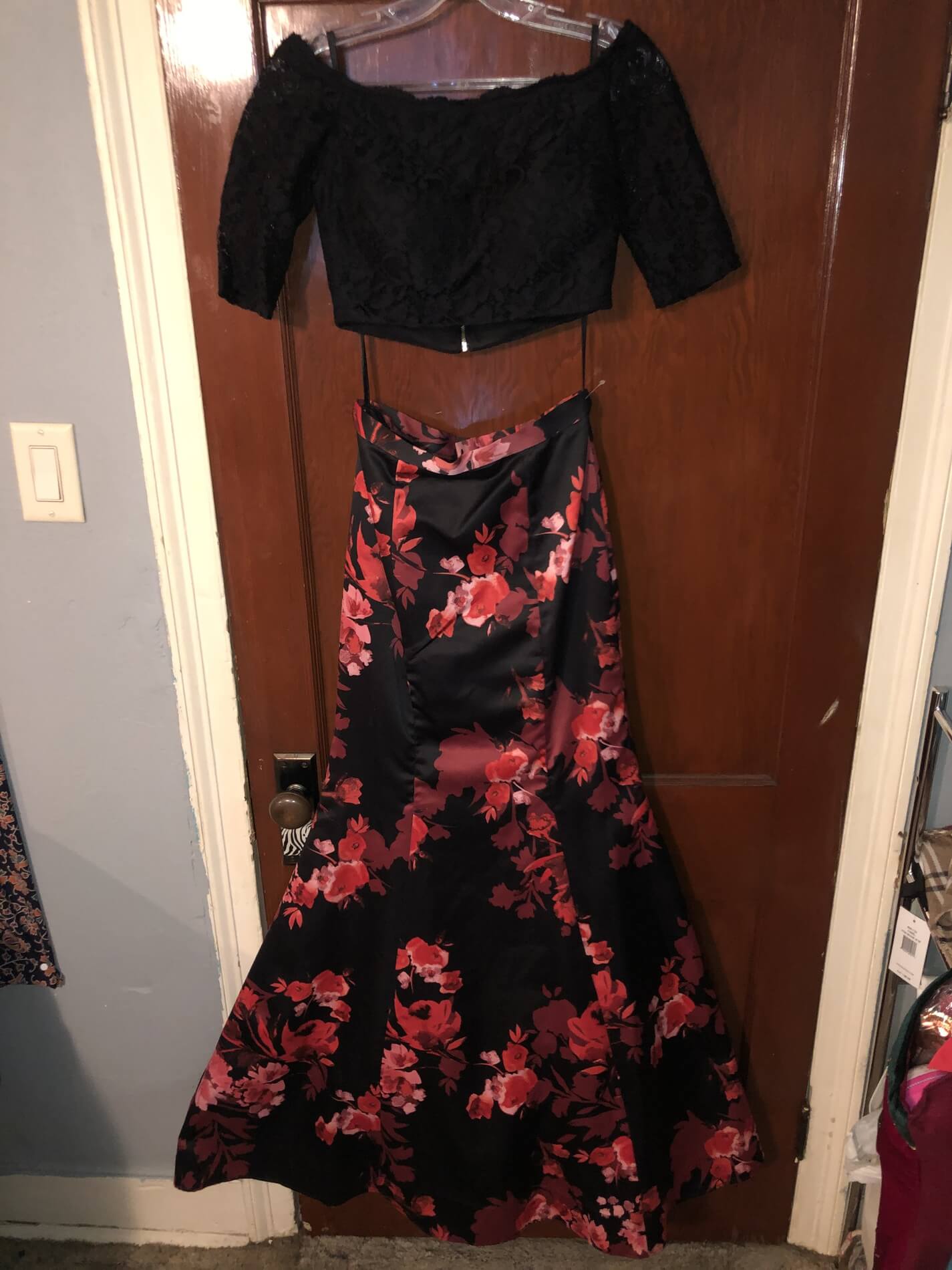 Blondie Nites Size 2 Prom Off The Shoulder Floral Red Mermaid Dress on Queenly