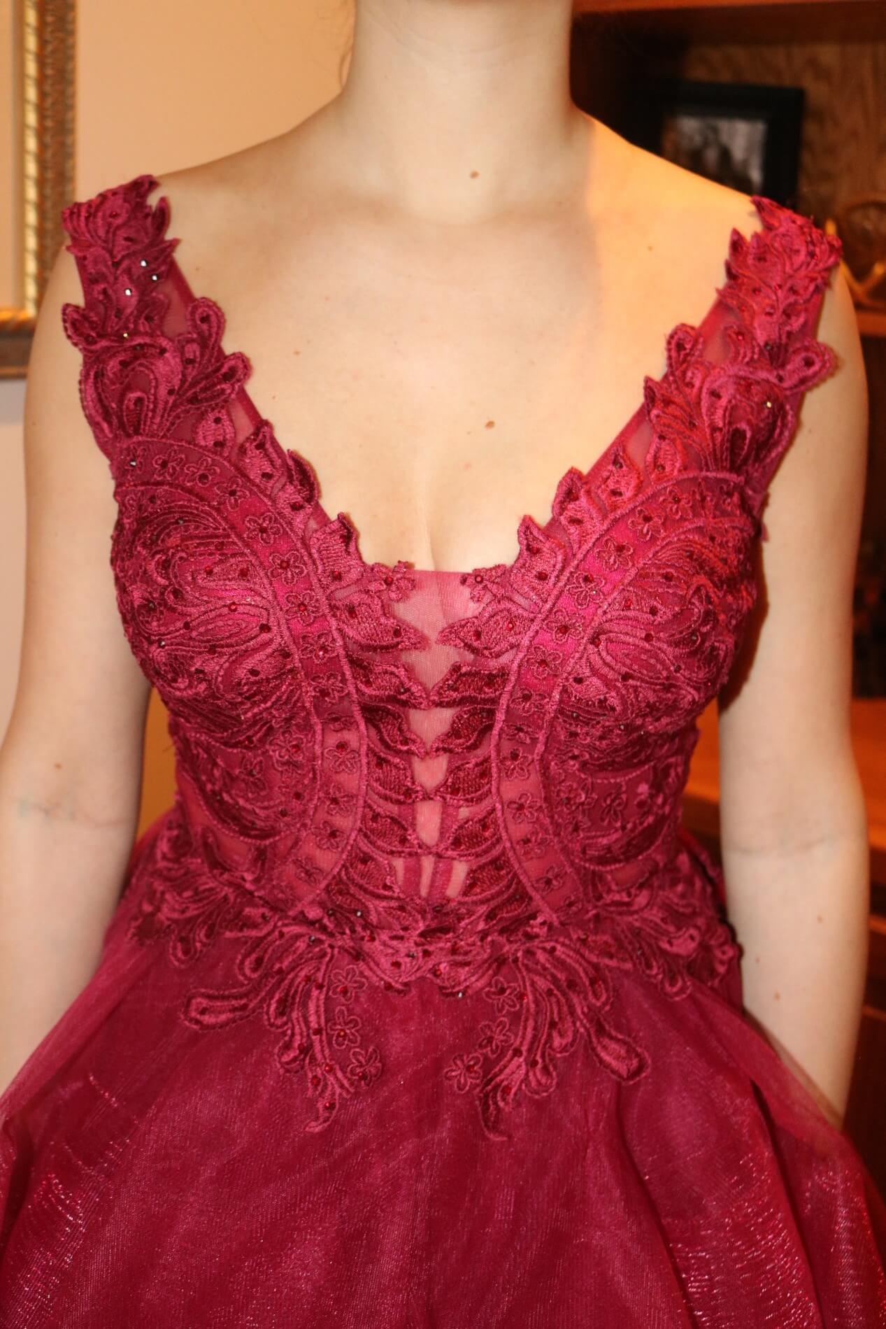 Ellie Wilde Size 8 Plunge Lace Red Ball Gown on Queenly