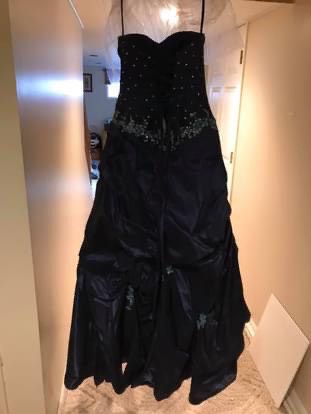 Size 6 Prom Navy Blue A-line Dress on Queenly