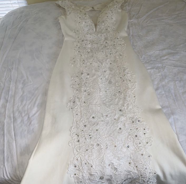 Panoply Size 4 Wedding Lace White Floor Length Maxi on Queenly