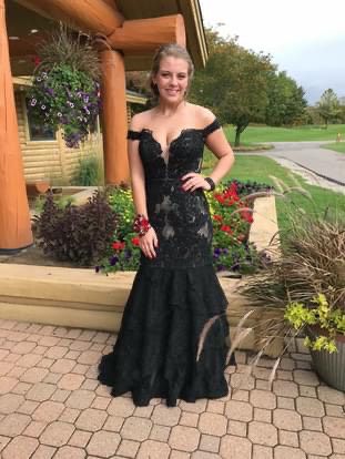 Size 4 Prom Plunge Lace Black Mermaid Dress on Queenly