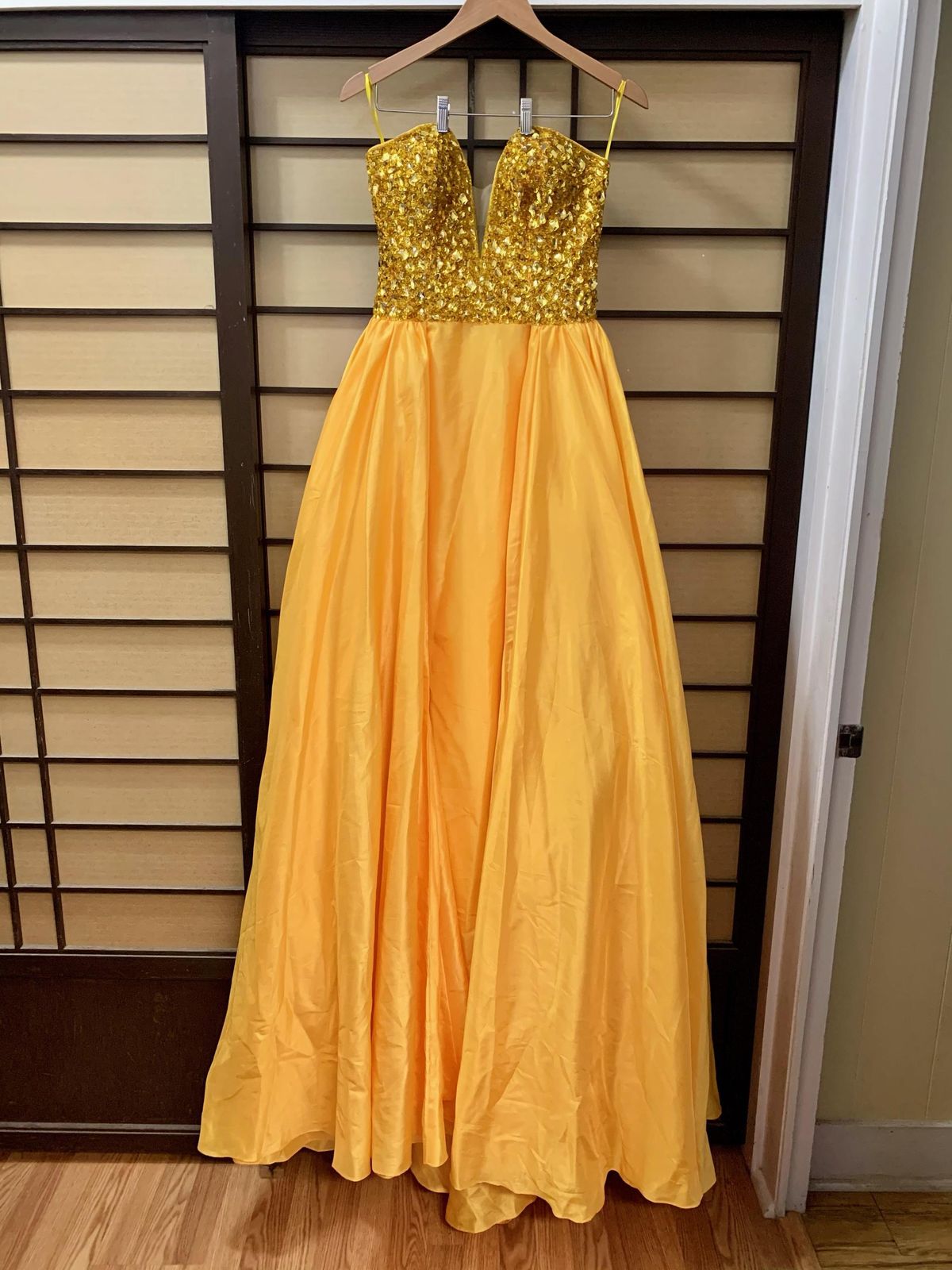 Size 6 Strapless Sequined Yellow A-line Dress on Queenly