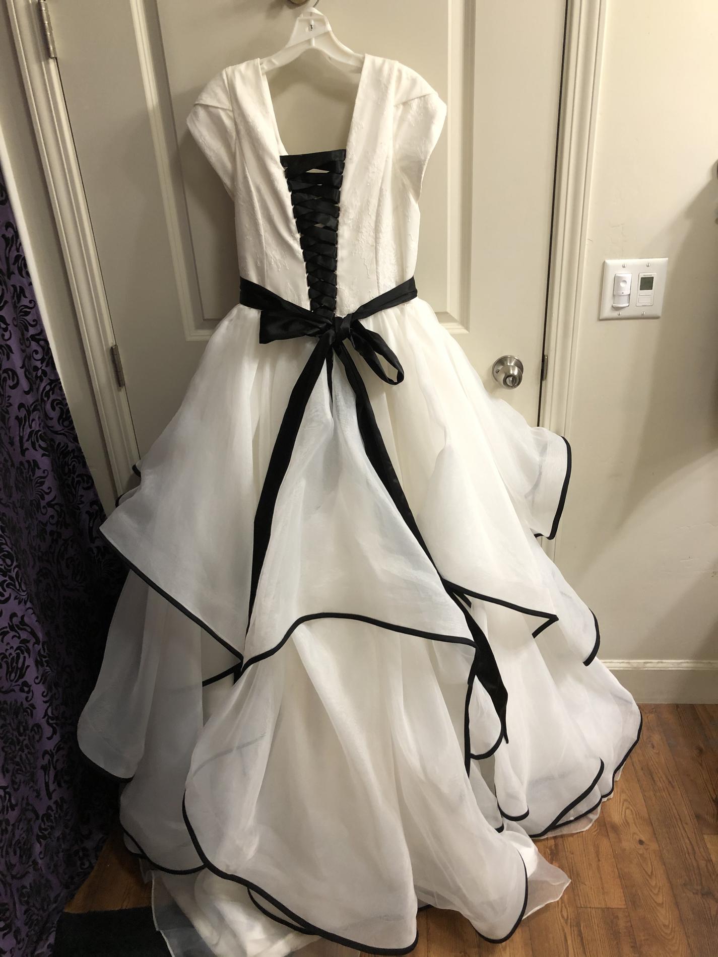 Size 14 White Ball Gown on Queenly