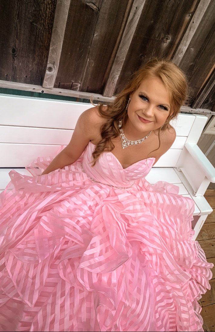 Size 6 Prom Light Pink Ball Gown on Queenly