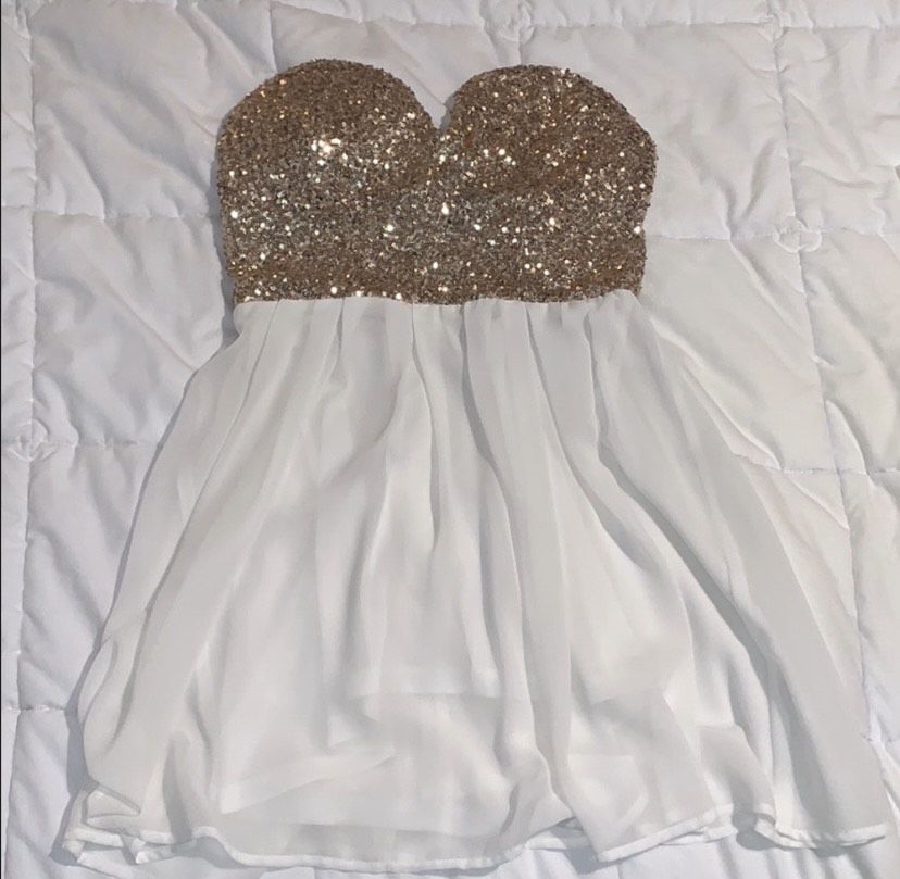 Size 6 Homecoming Sequined Gold A-line Dress on Queenly