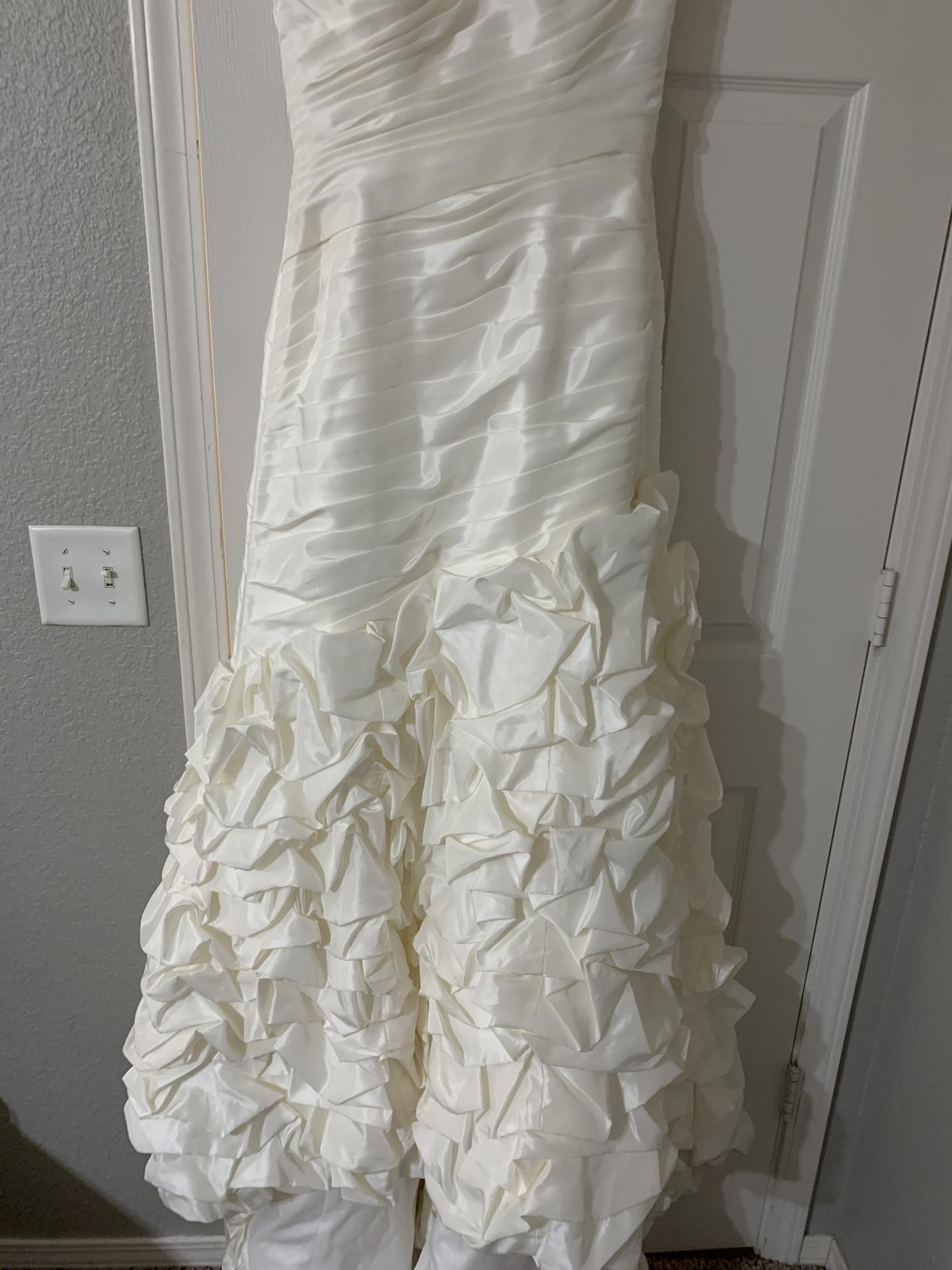 Size 6 Wedding White Ball Gown on Queenly