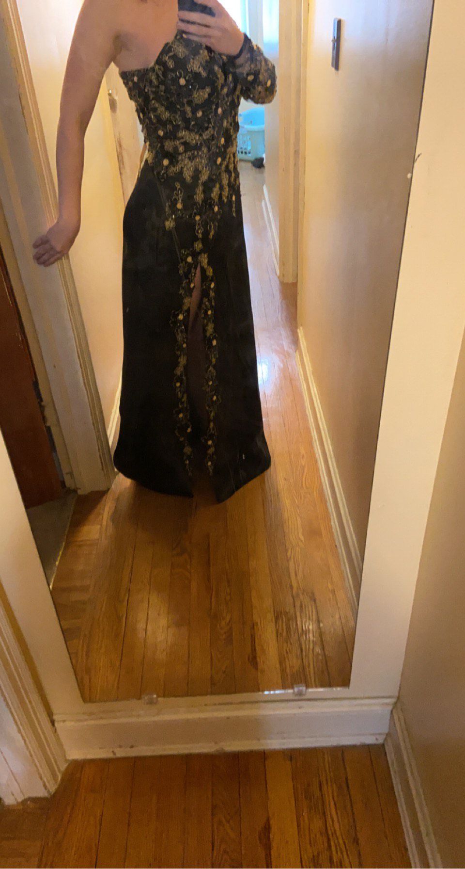 Size 6 Prom Long Sleeve Black Floor Length Maxi on Queenly