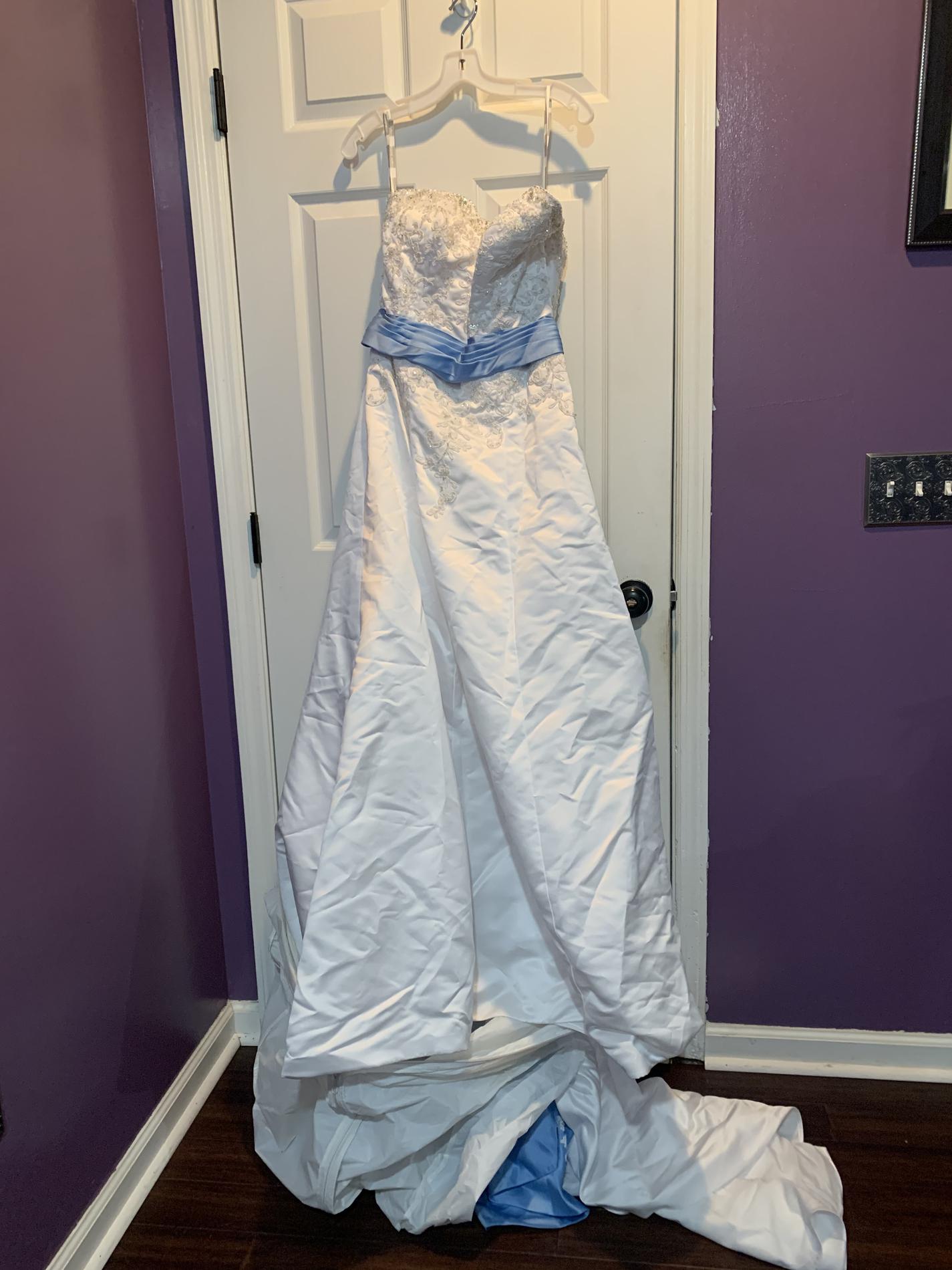 Alfred Angelo Size 10 Prom Lace White Dress With Train on Queenly