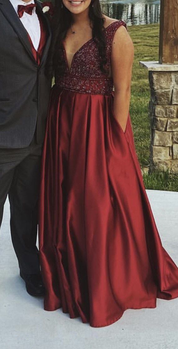 Size 8 Plunge Satin Red Ball Gown on Queenly