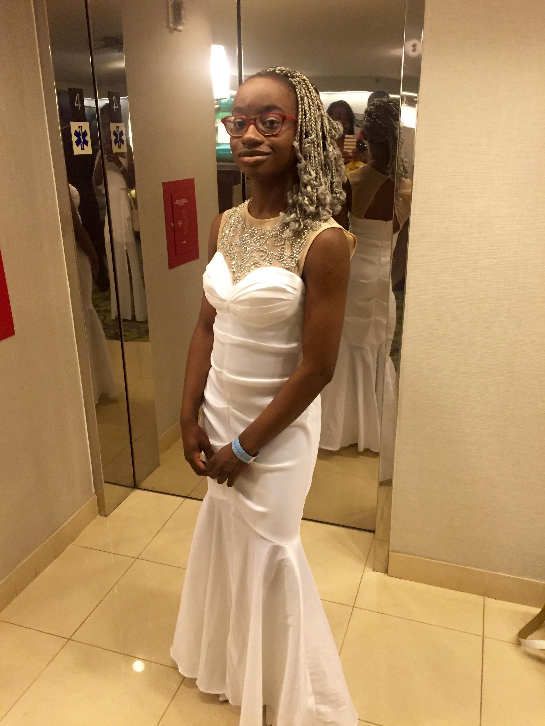 Blondie Nites Size 2 Prom White Mermaid Dress on Queenly