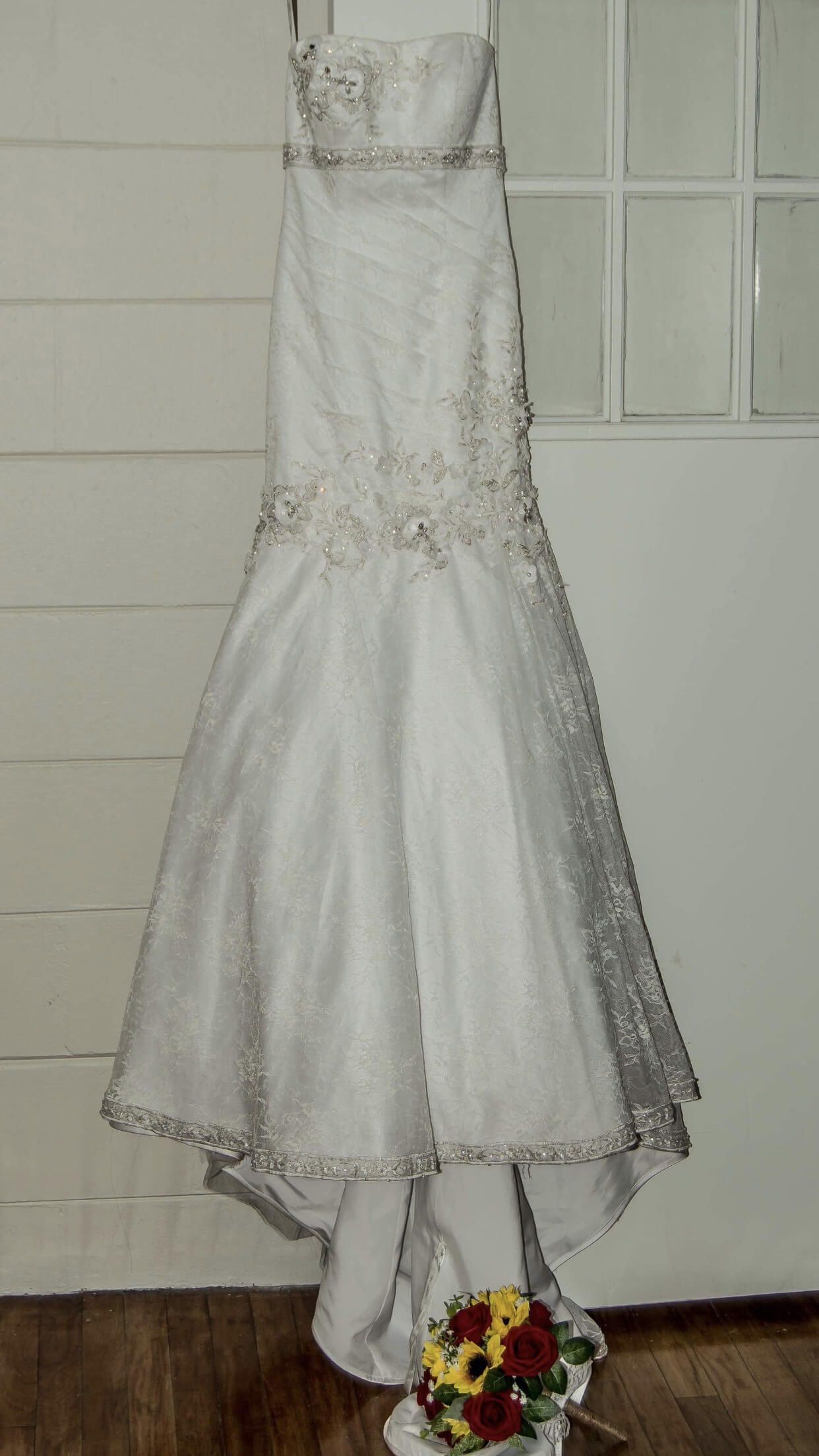 Size 0 Wedding Strapless Lace White Mermaid Dress on Queenly