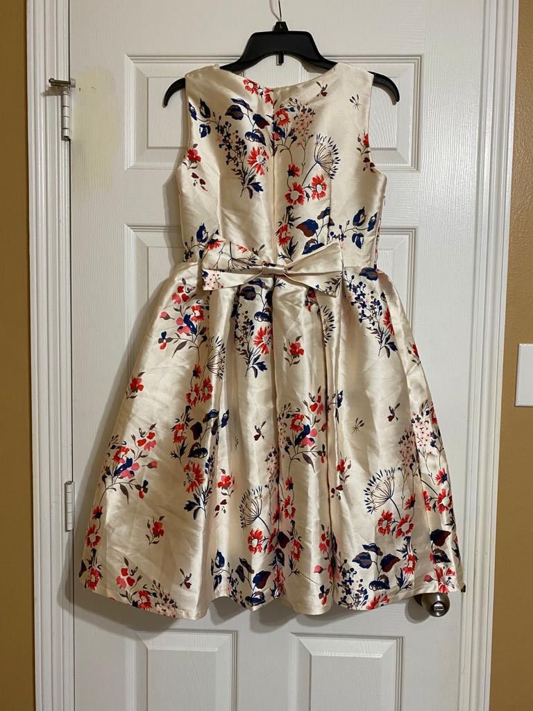 Size 10 Prom Floral Nude A-line Dress on Queenly