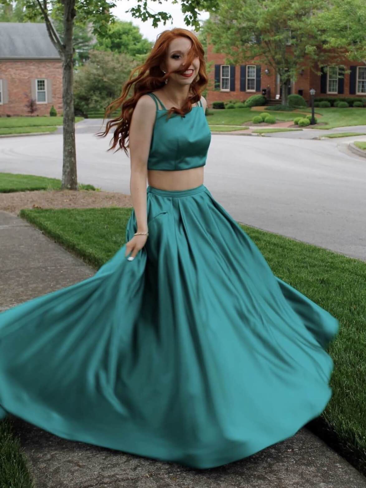 Size 0 Prom Satin Green Ball Gown on Queenly