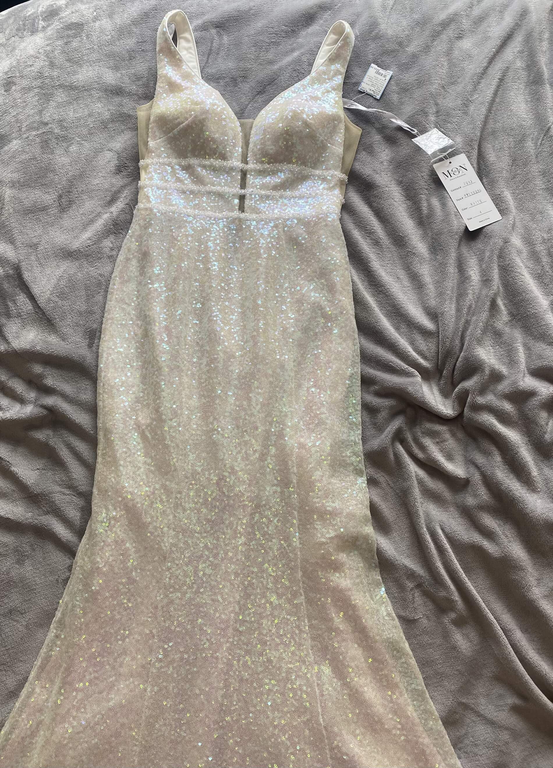 Ellie Wilde Size 4 Prom Plunge White Mermaid Dress on Queenly