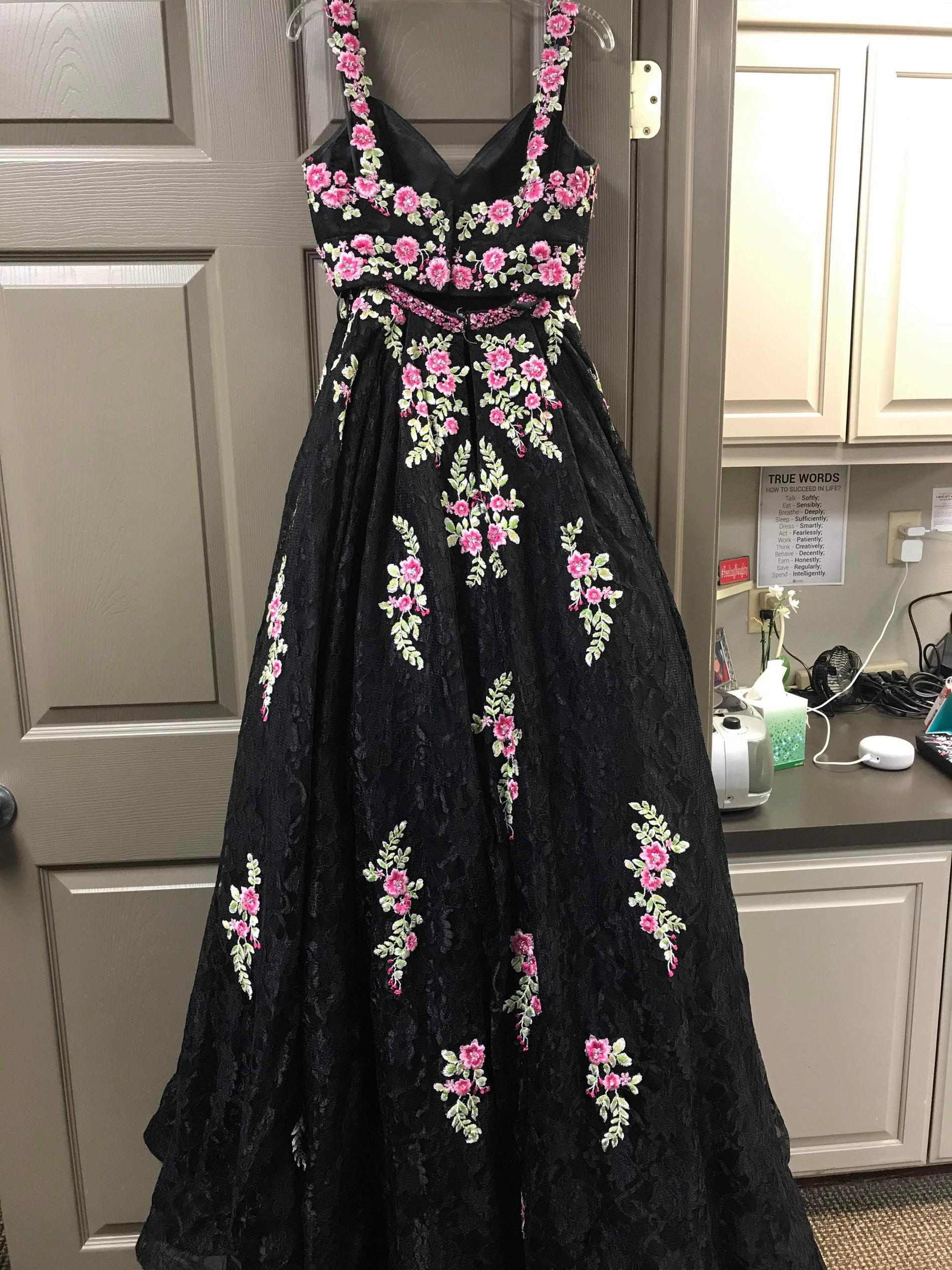 Size 0 Prom Floral Multicolor Ball Gown on Queenly
