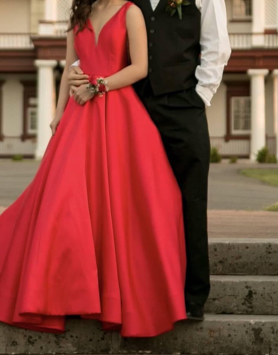 Sherri Hill Size 0 Prom Plunge Satin Red Ball Gown on Queenly
