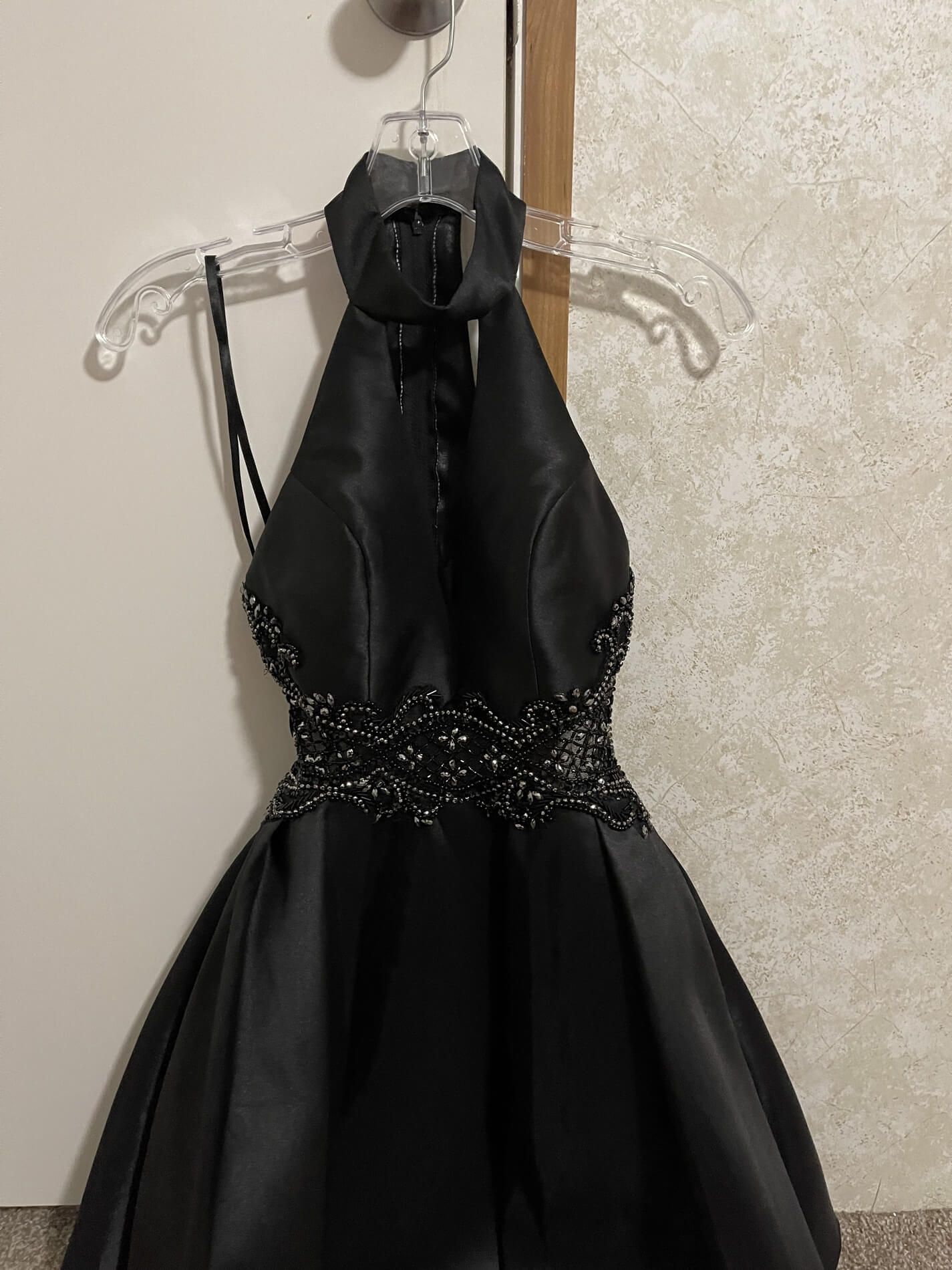Size 0 Prom Halter Black Cocktail Dress on Queenly