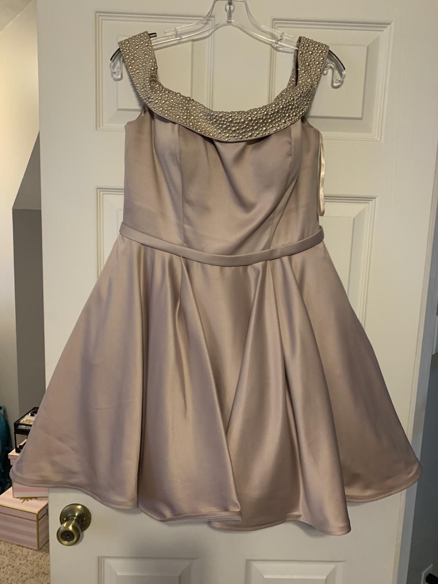 La Femme Size 12 Homecoming Off The Shoulder Light Pink Cocktail Dress on Queenly