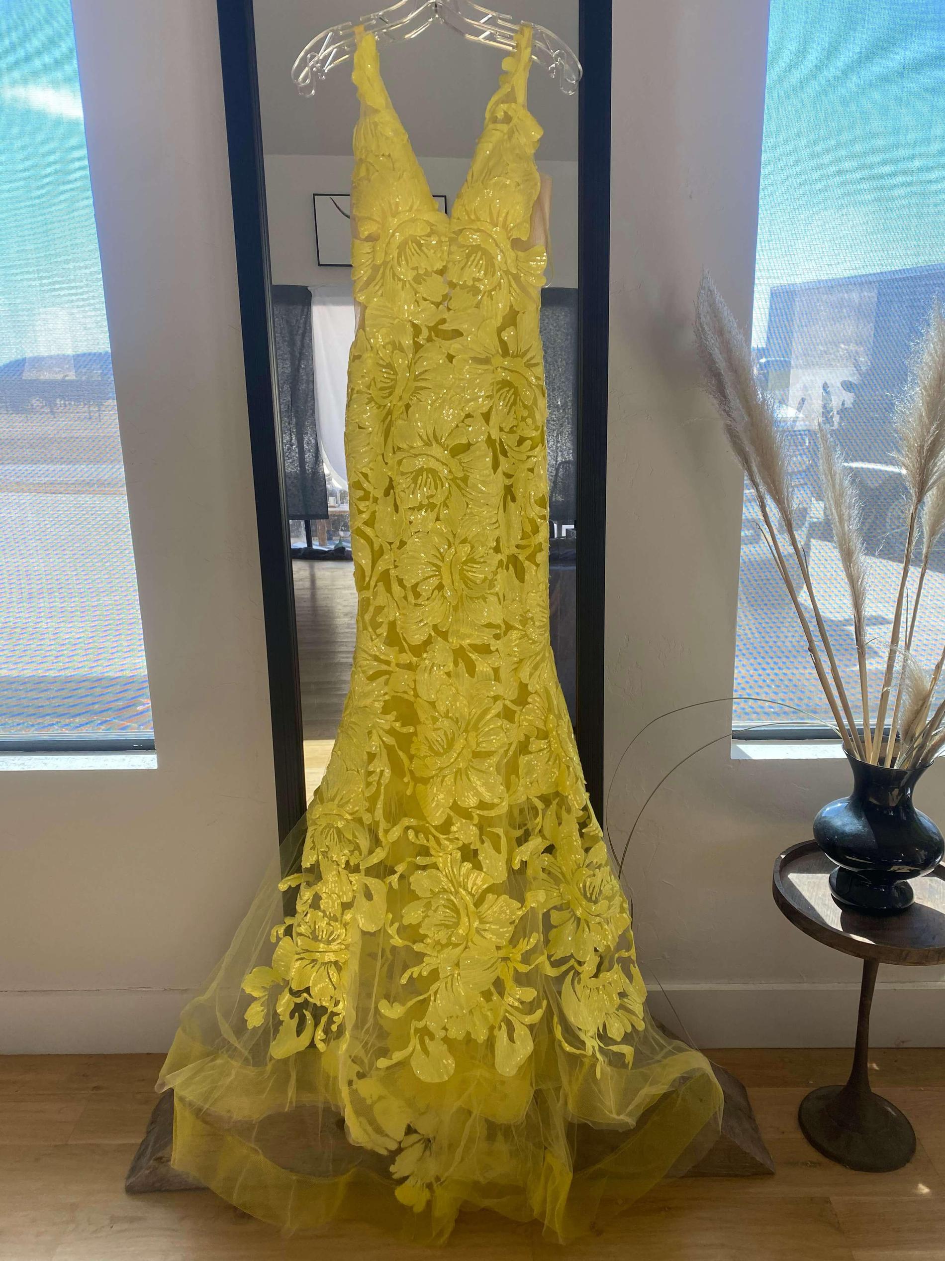 Yellow Size 00 Mermaid Dress on Queenly