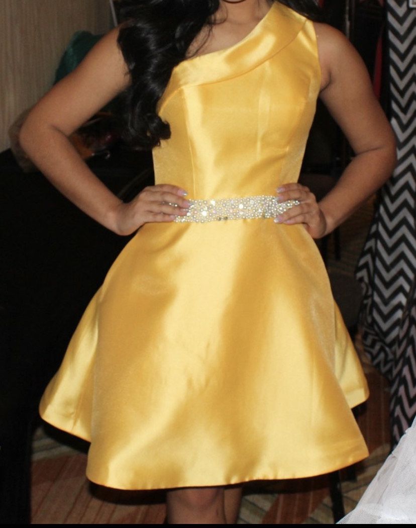 Ashley Lauren Yellow Size 2 Belt One Shoulder Cocktail Dress on Queenly