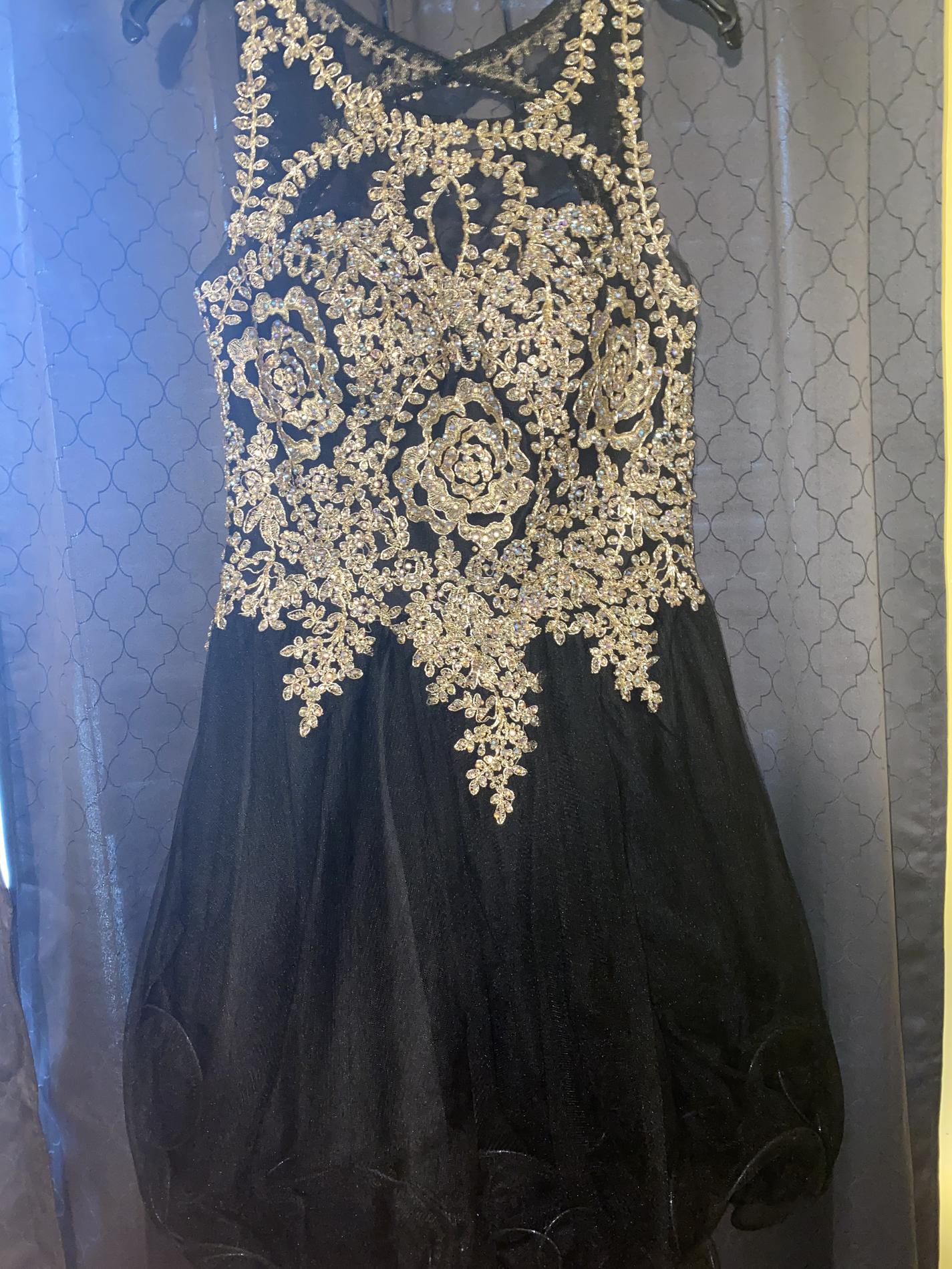 Size 6 Homecoming Sequined Black Cocktail Dress on Queenly