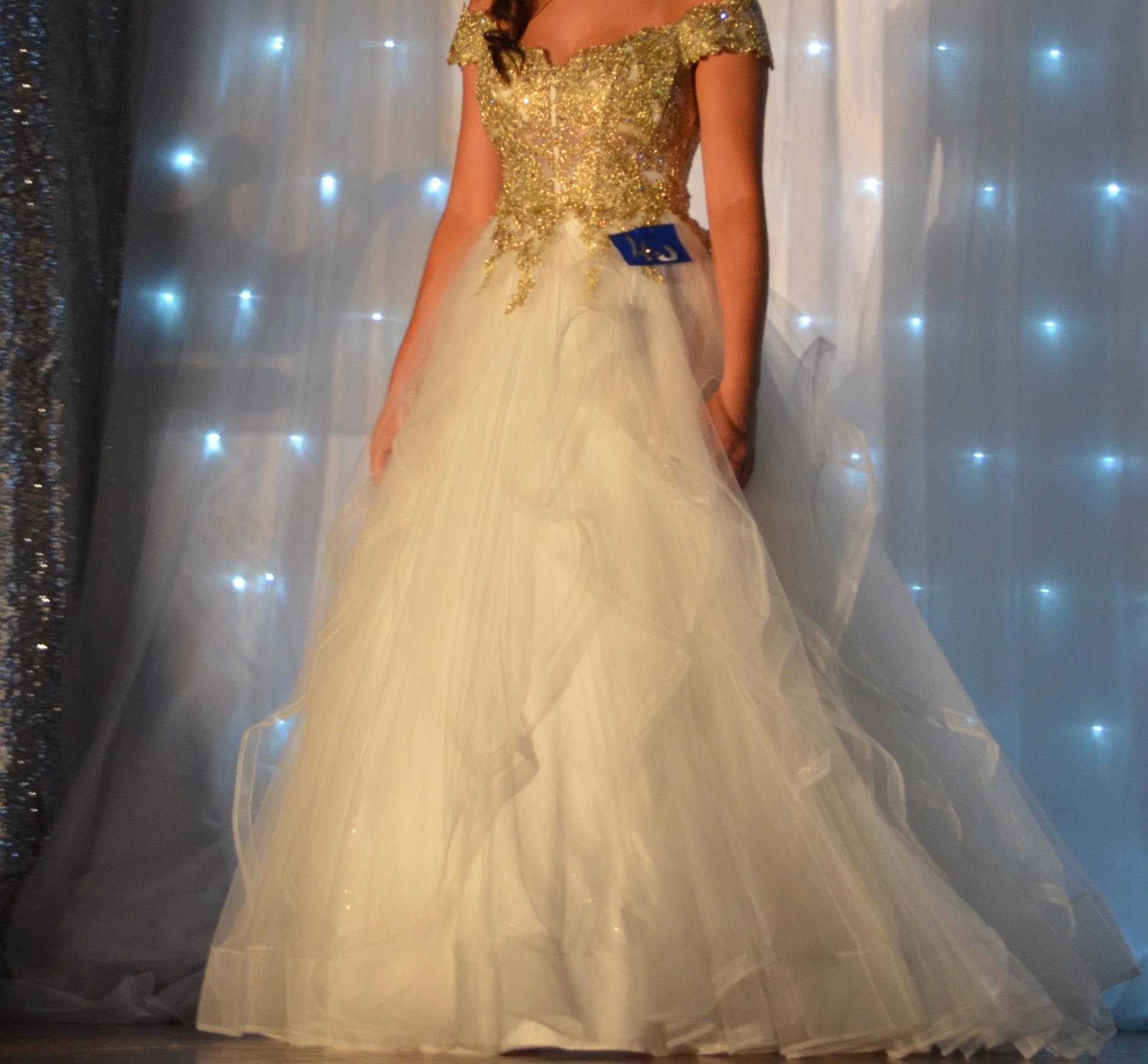 Sherri Hill Size 4 Prom Off The Shoulder White Ball Gown on Queenly