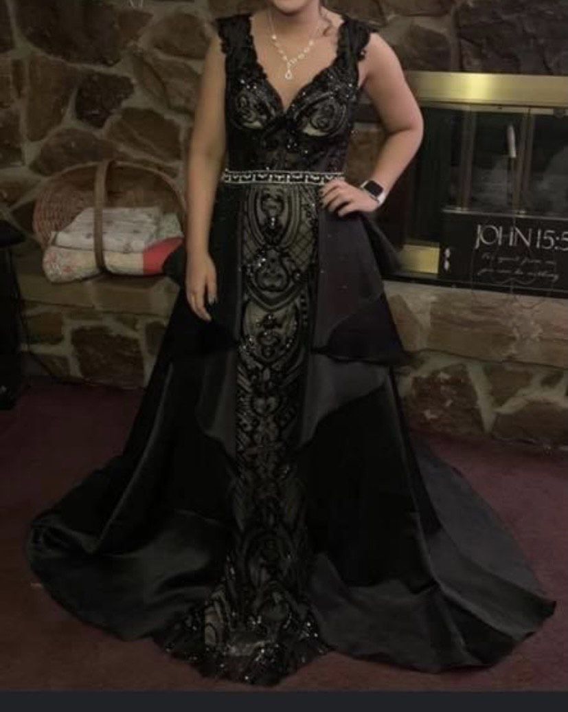 Size 4 Prom Lace Black Dress With Train on Queenly