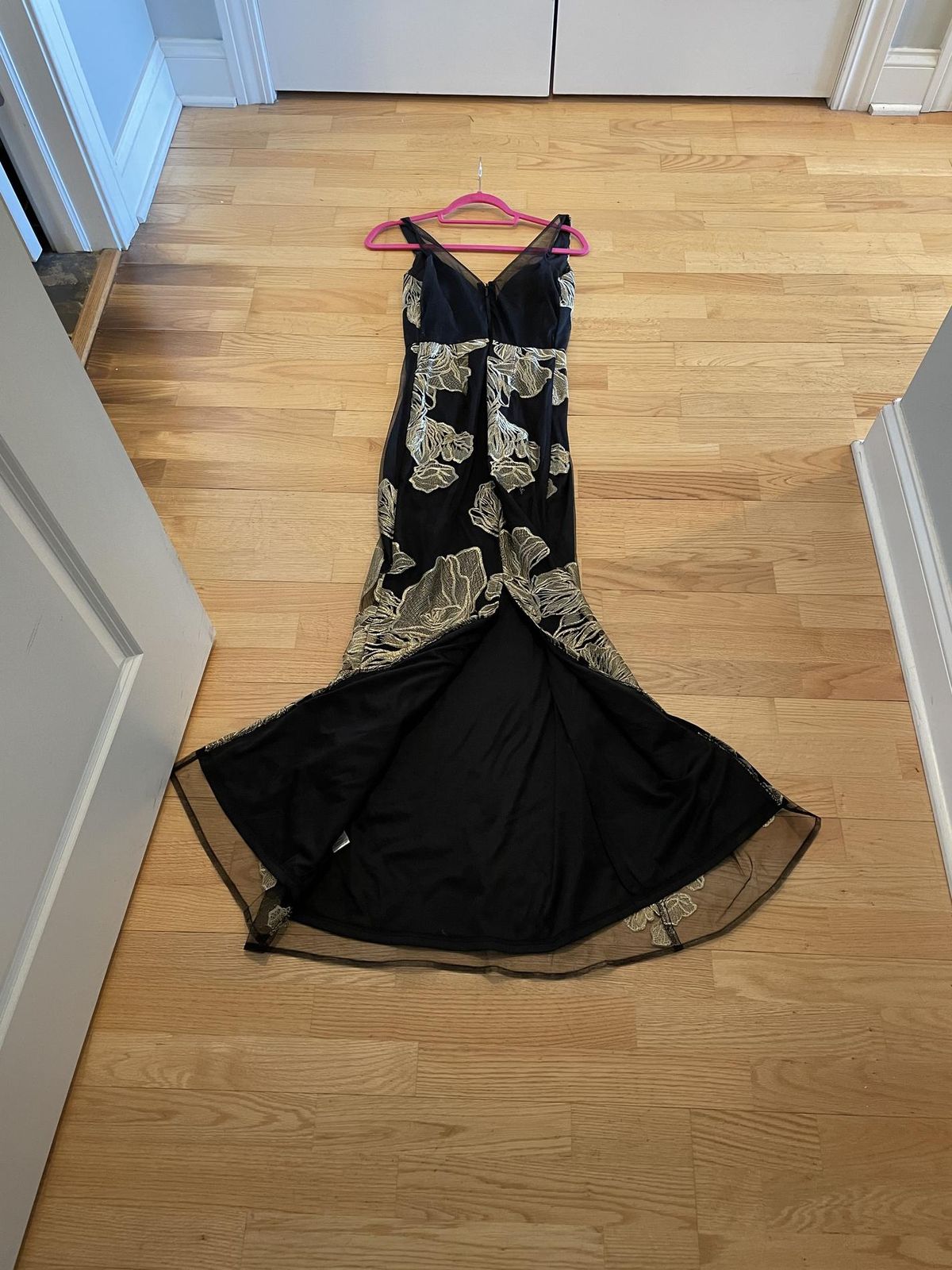Size 4 Prom Plunge Floral Black Mermaid Dress on Queenly