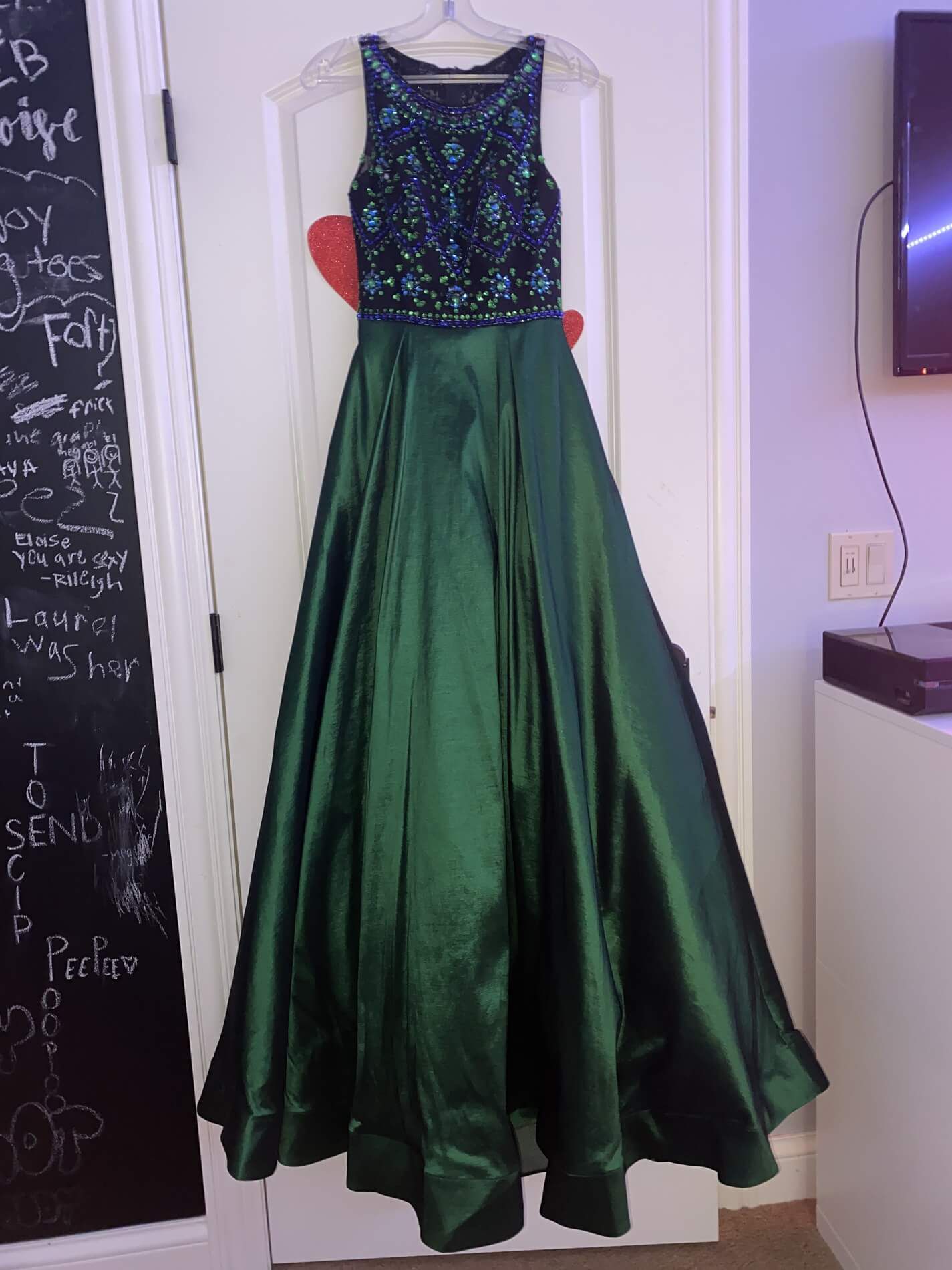 Size 0 Prom Satin Green Ball Gown on Queenly