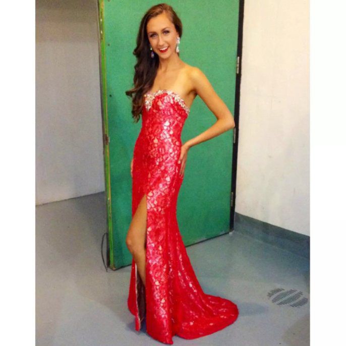 Size 0 Prom Strapless Lace Red Side Slit Dress on Queenly