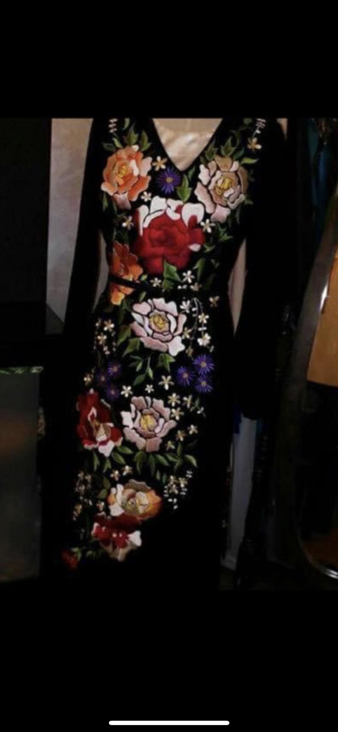Size 8 Floral Black Floor Length Maxi on Queenly