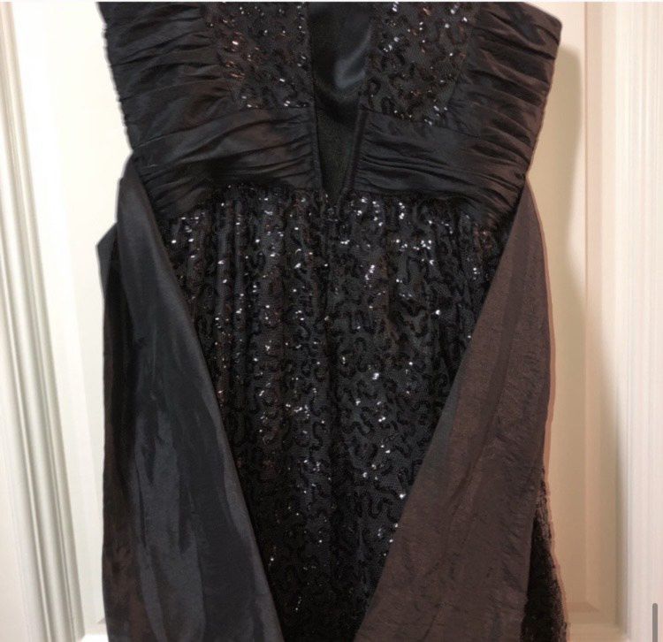 Betsey Johnson Black Size 4 Jewelled Shiny Ball gown on Queenly