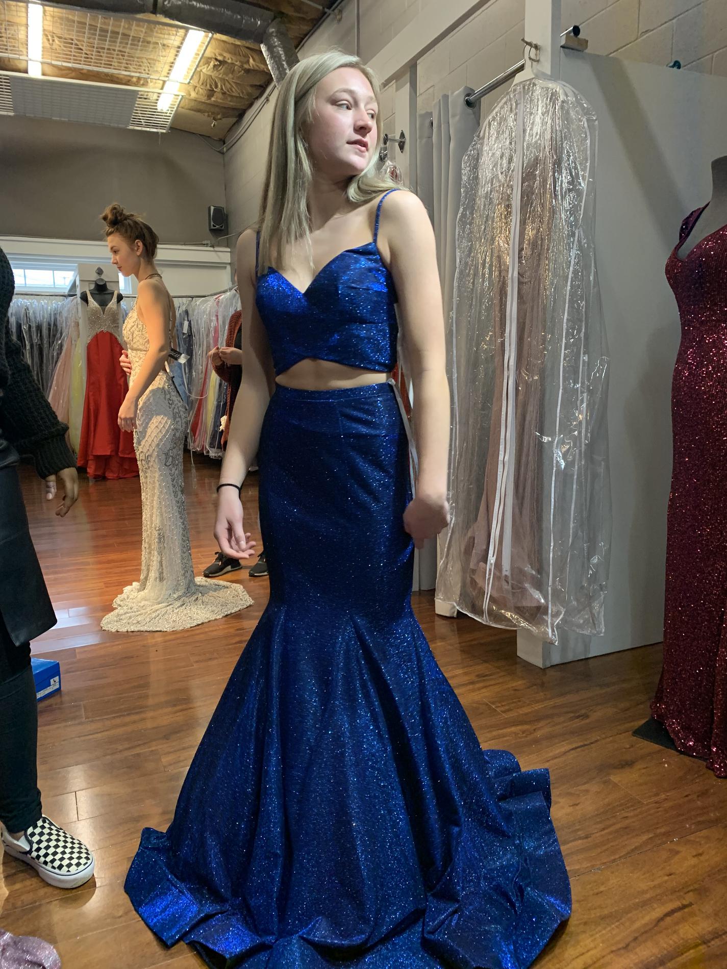 Size 0 Prom Blue Dress With Train on Queenly