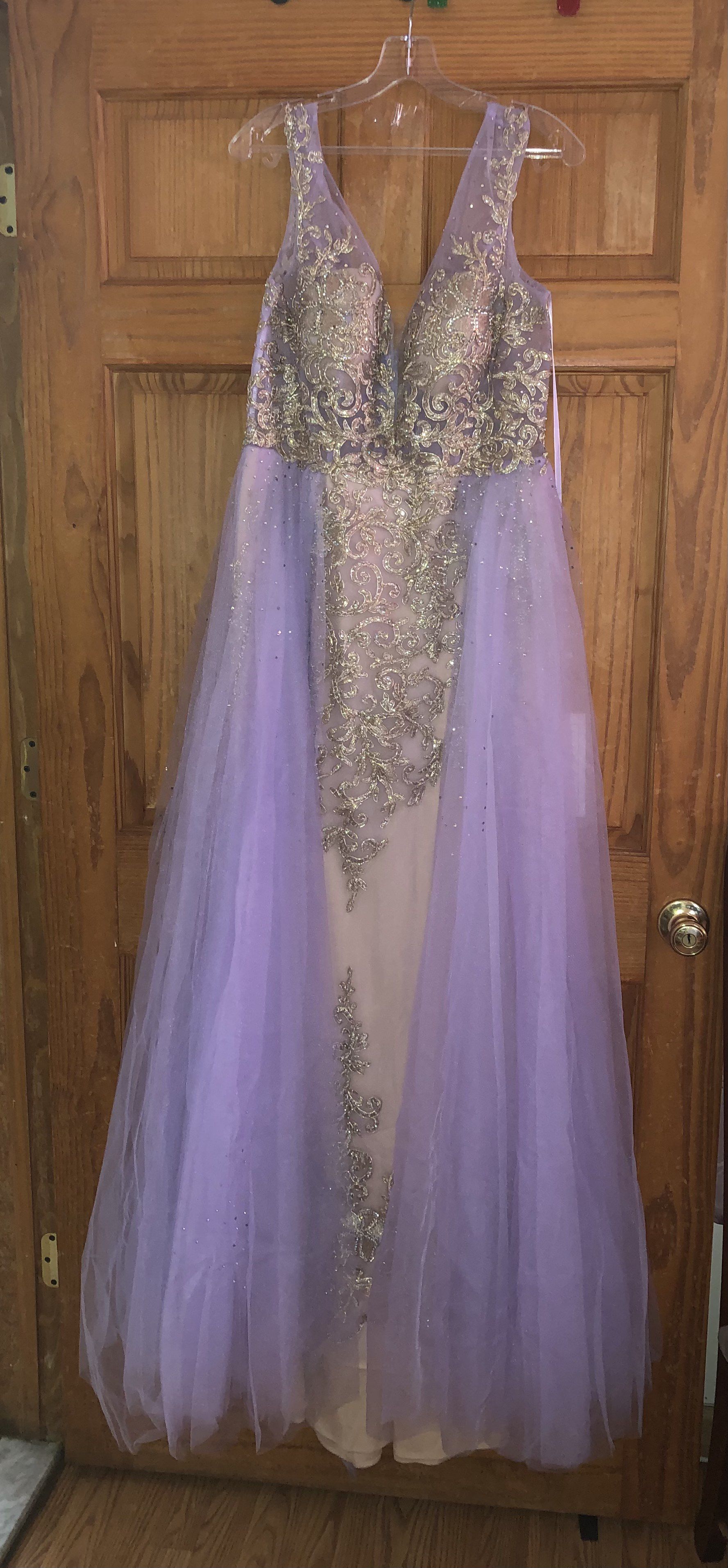Size 10 Prom Cap Sleeve Purple A-line Dress on Queenly